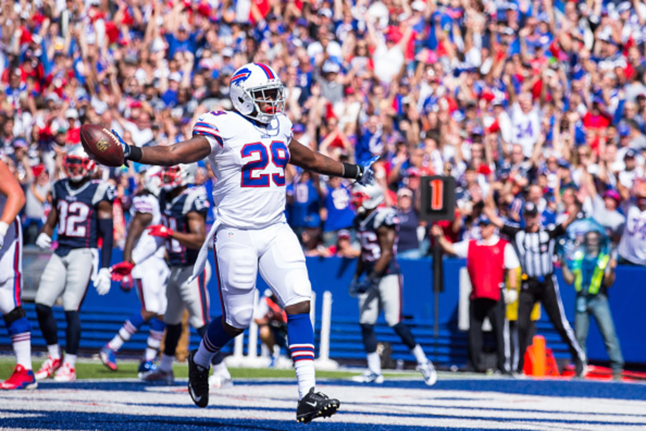 ORCHARD PARK, NY - SEPTEMBER 20:  Karlos Williams #29 of the Buffalo Bills runs in a touchdown on the first drive against the New England Patriots to on September 20, 2015 at Ralph Wilson Stadium in Orchard Park, New York.  (Photo by Brett Carlsen/Getty I
