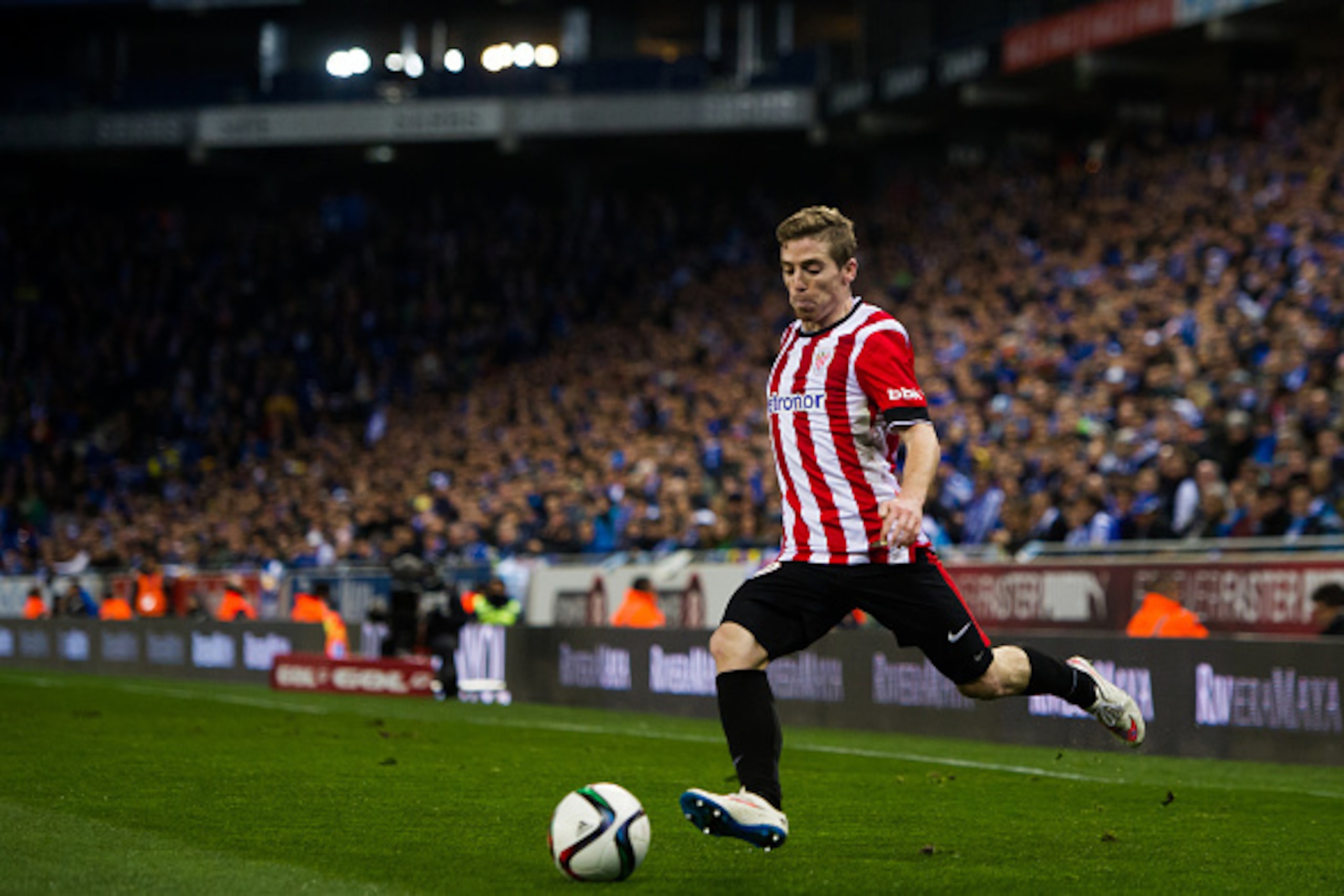 BARCELONA, SPAIN - MARCH 04: Iker Muniain of Athletic Club kicks the ball during the Copa del Rey Semi-Final Second Leg match between RCD Espanyol and Athletic Club at Cornella-El Prat Stadium on March 4, 2015 in Barcelona, Spain. (Photo by Alex Caparros/