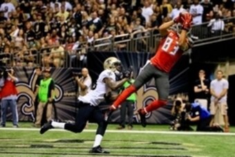 Sep 20, 2015; New Orleans, LA, USA; Tampa Bay Buccaneers wide receiver Vincent Jackson (83) catches the ball to score touchdown in front of New Orleans Saints safety Kenny Phillips (28) during the second quarter of a game at the Mercedes-Benz Superdome. M