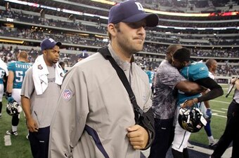 Romo sported a similar sling in different circumstances back in 2010.