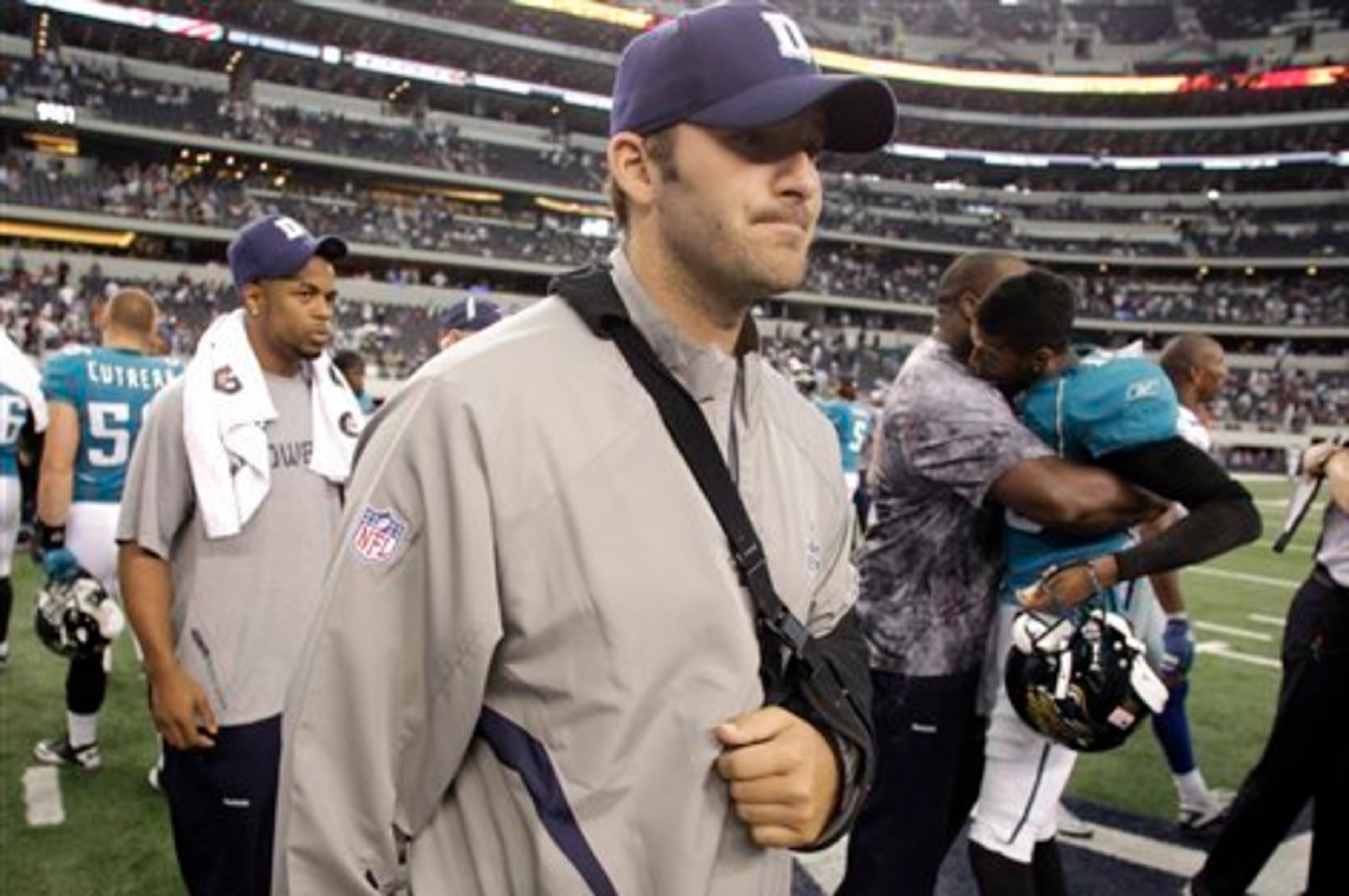 Romo sported a similar sling in different circumstances back in 2010.