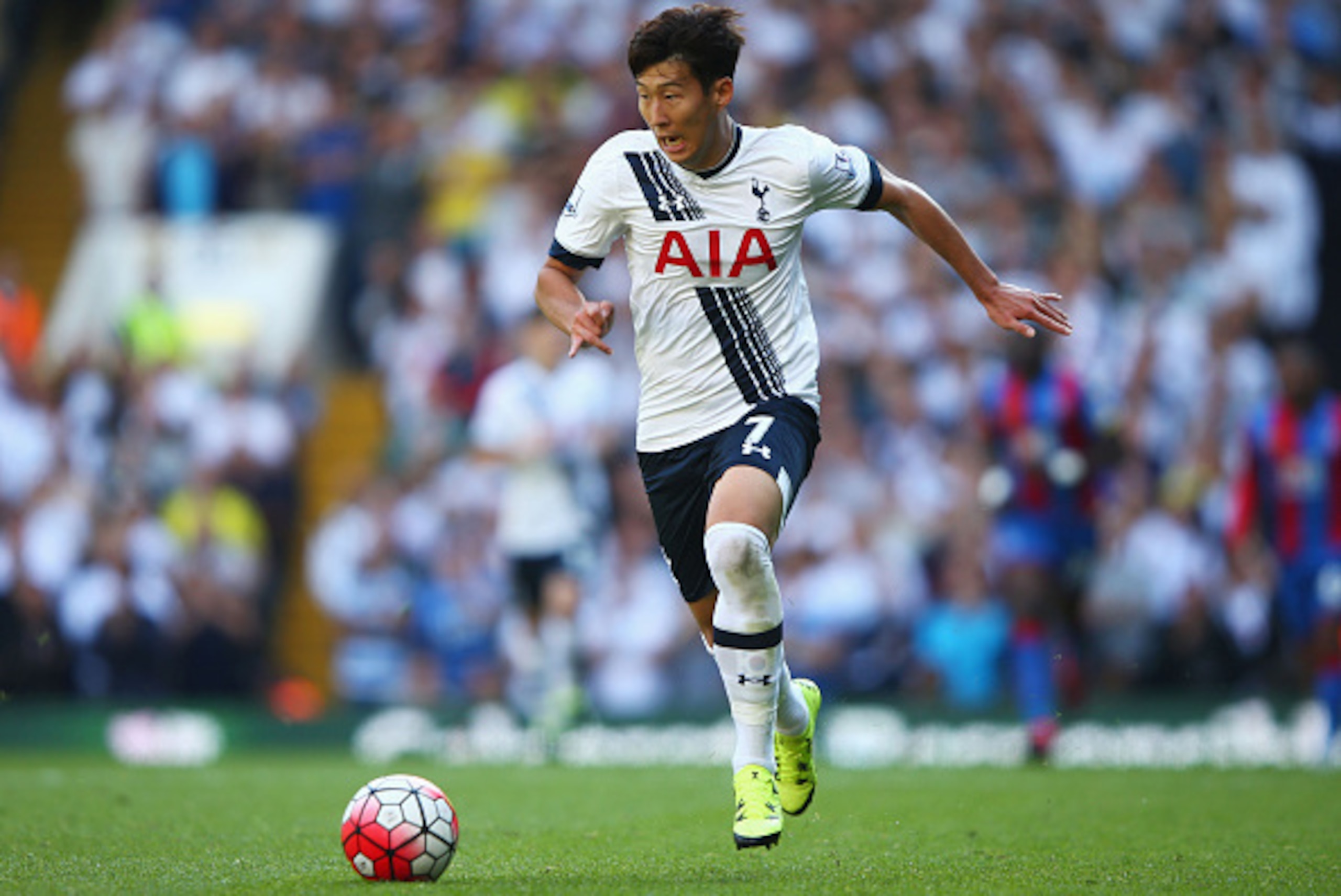 LONDON, ENGLAND - SEPTEMBER 20:  Son Heung-Min of Tottenham Hotspur runs with ball during the Barclays Premier League match between Tottenham Hotspur and Crystal Palace at White Hart Lane on September 20, 2015 in London, United Kingdom.  (Photo by Ian Wal