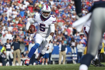 ORCHARD PARK, NY - SEPTEMBER 20: Tyrod Taylor #5 of the Buffalo Bills rushes for a touchdown during NFL game action against the New England Patriots at Ralph Wilson Stadium on September 20, 2015 in Orchard Park, New York. (Photo by Tom Szczerbowski/Getty 