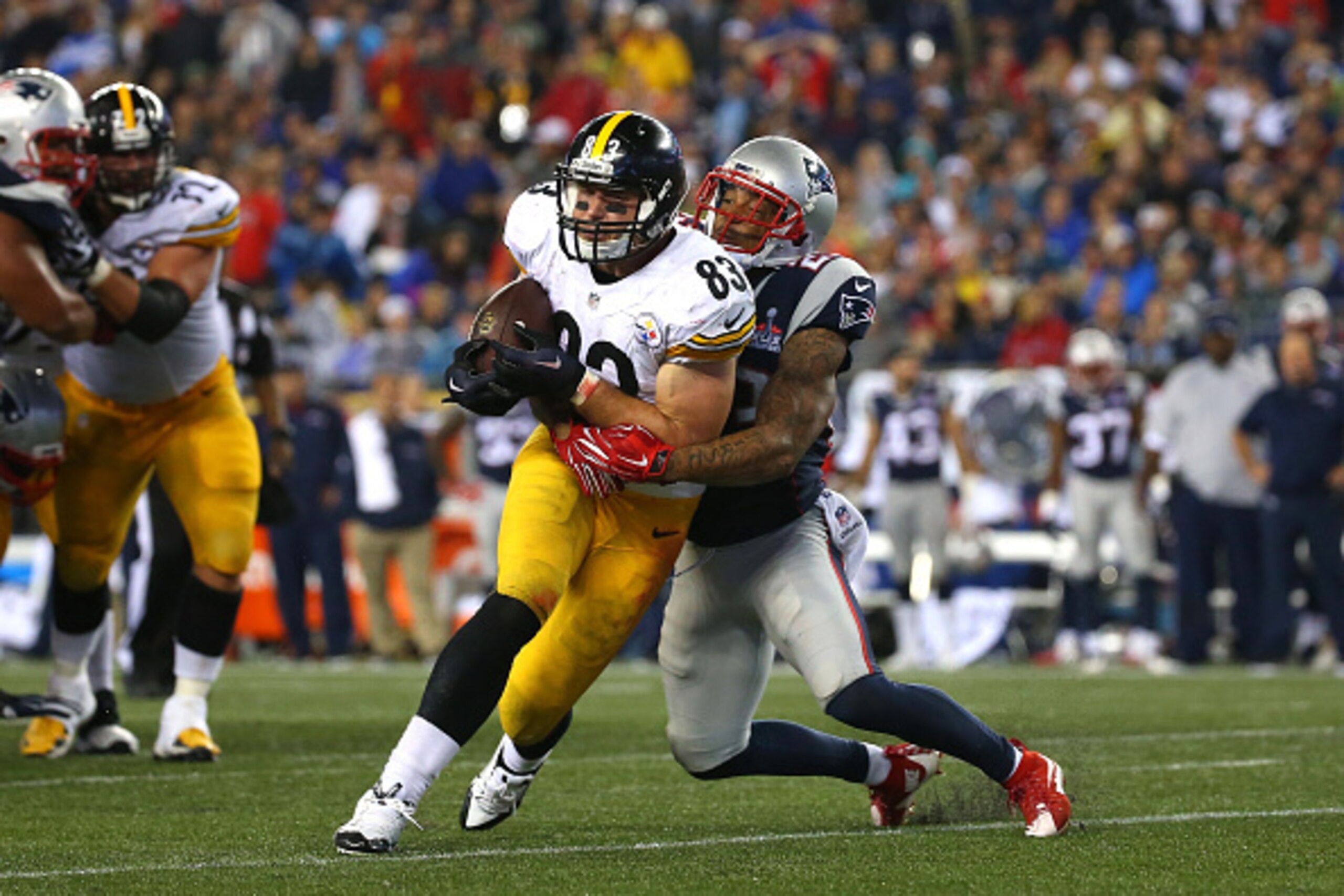 FOXBORO, MA - SEPTEMBER 10:  Heath Miller #83 of the Pittsburgh Steelers is hit by  Patrick Chung #23 of the New England Patriots after a catch at Gillette Stadium on September 10, 2015 in Foxboro, Massachusetts.  (Photo by Jim Rogash/Getty Images)