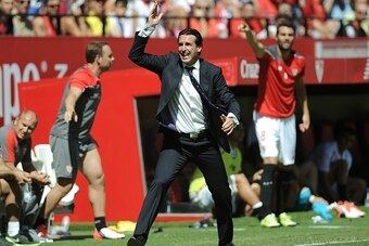 Sevilla's coach Unai Emery gestures from the sidelines during the Spanish league football match Sevilla FC vs Celta de Vigo at the Ramon Sanchez Pizjuan stadium in Sevilla on September 20, 2015.   AFP PHOTO/ CRISTINA QUICLER        (Photo credit should re