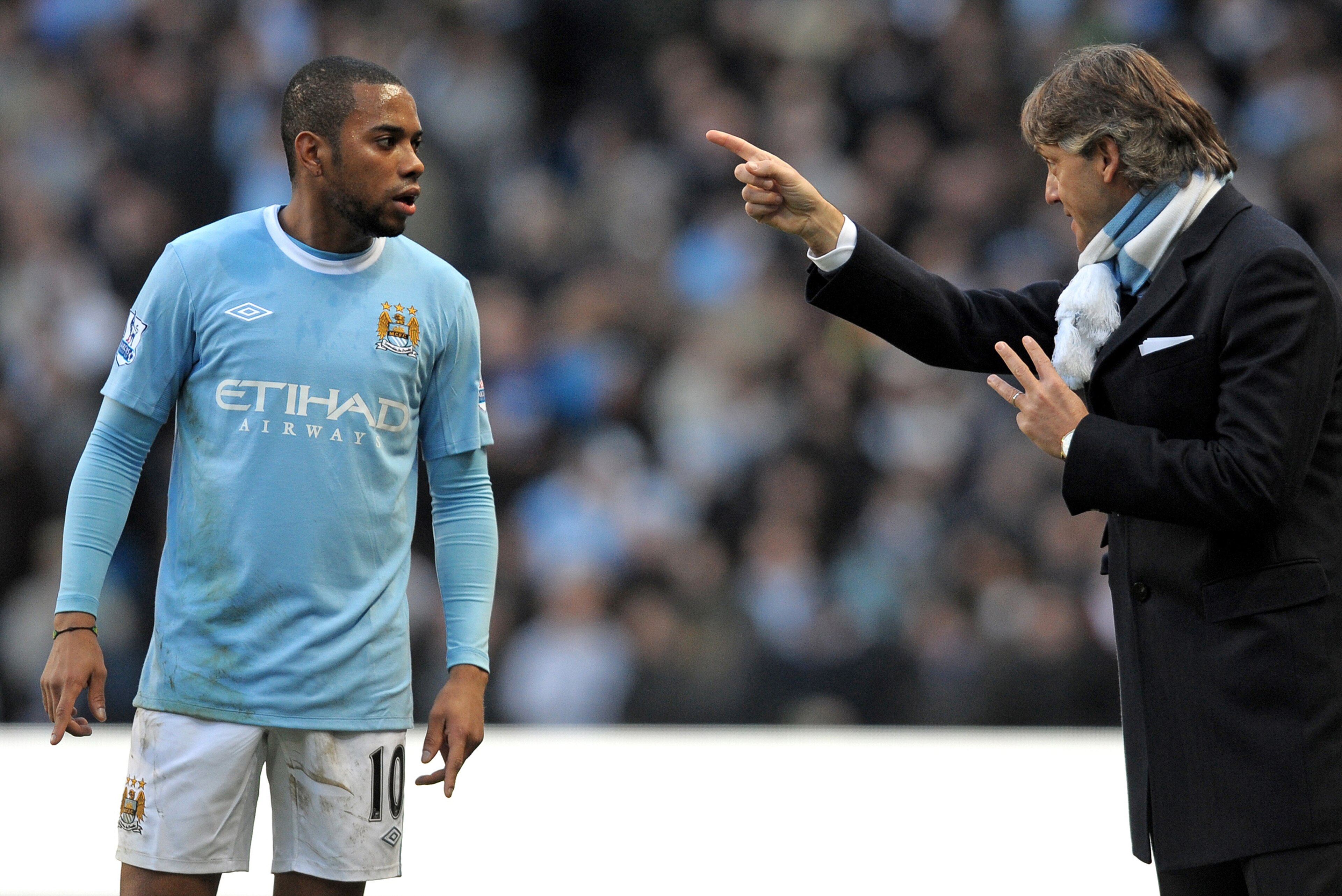 Manchester City's Italian manager Roberto Mancini (R) speaks to Manchester City's Brazilian forward Robinho during the English Premier League football match between Manchester City and Stoke City at the City Of Manchester Stadium in Manchester, north-west