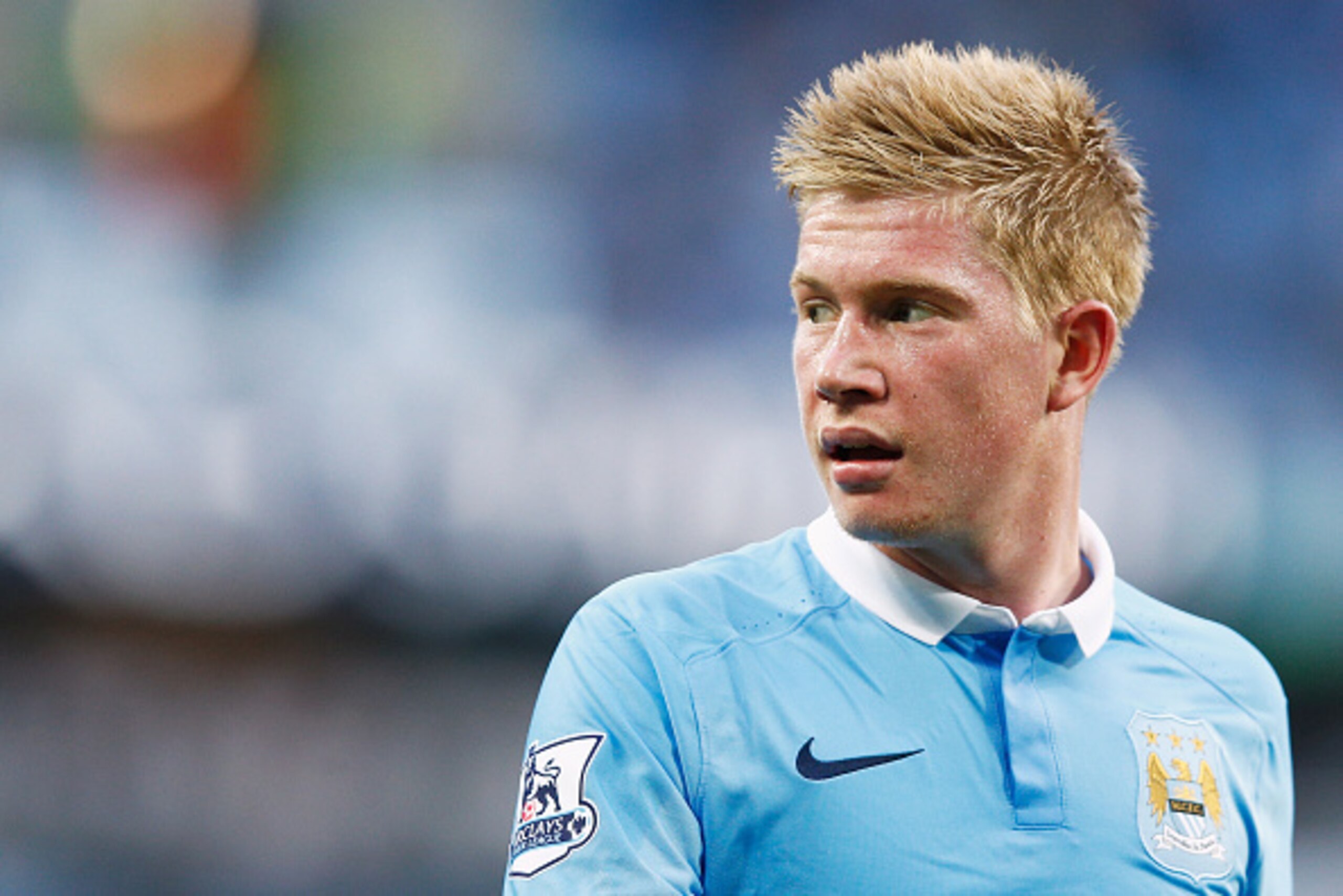 MANCHESTER, ENGLAND - SEPTEMBER 19: Kevin De Bruyne of Manchester City looks on during the Barclays Premier League match between Manchester City and West Ham United at Etihad Stadium on September 19, 2015 in Manchester, United Kingdom. (Photo by Dean Mo MANCHESTER, ENGLAND - SEPTEMBER 19: Kevin De Bruyne of Manchester City looks on during the Barclays Premier League match between Manchester City and West Ham United at Etihad Stadium on September 19, 2015 in Manchester, United Kingdom. (Photo by Dean Mo
