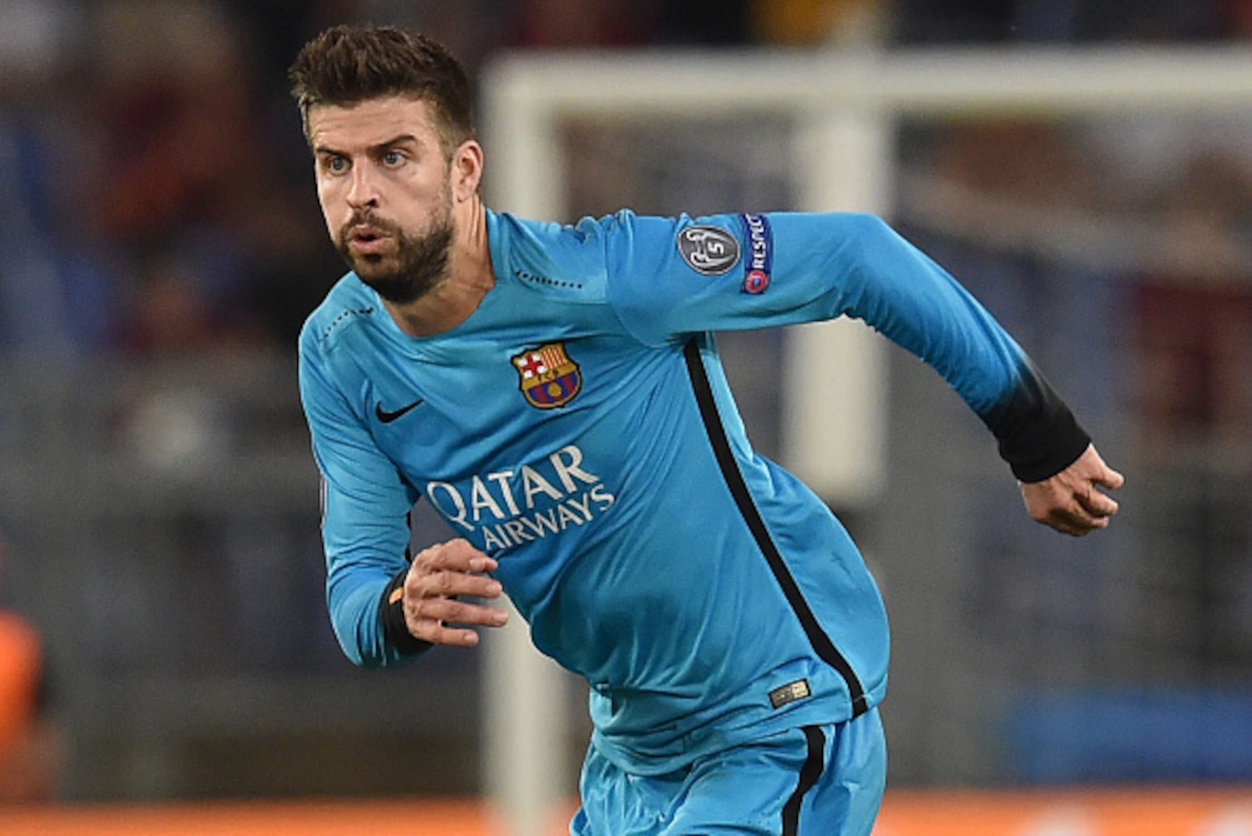 ROME, ITALY - SEPTEMBER 16:  Gerard Pique of FC Barcelona in action during the UEFA Champions League Group E match between AS Roma and FC Barcelona, at Olimpico Stadium on September 16, 2015 in Rome, Italy.  (Photo by Giuseppe Bellini/Getty Images)