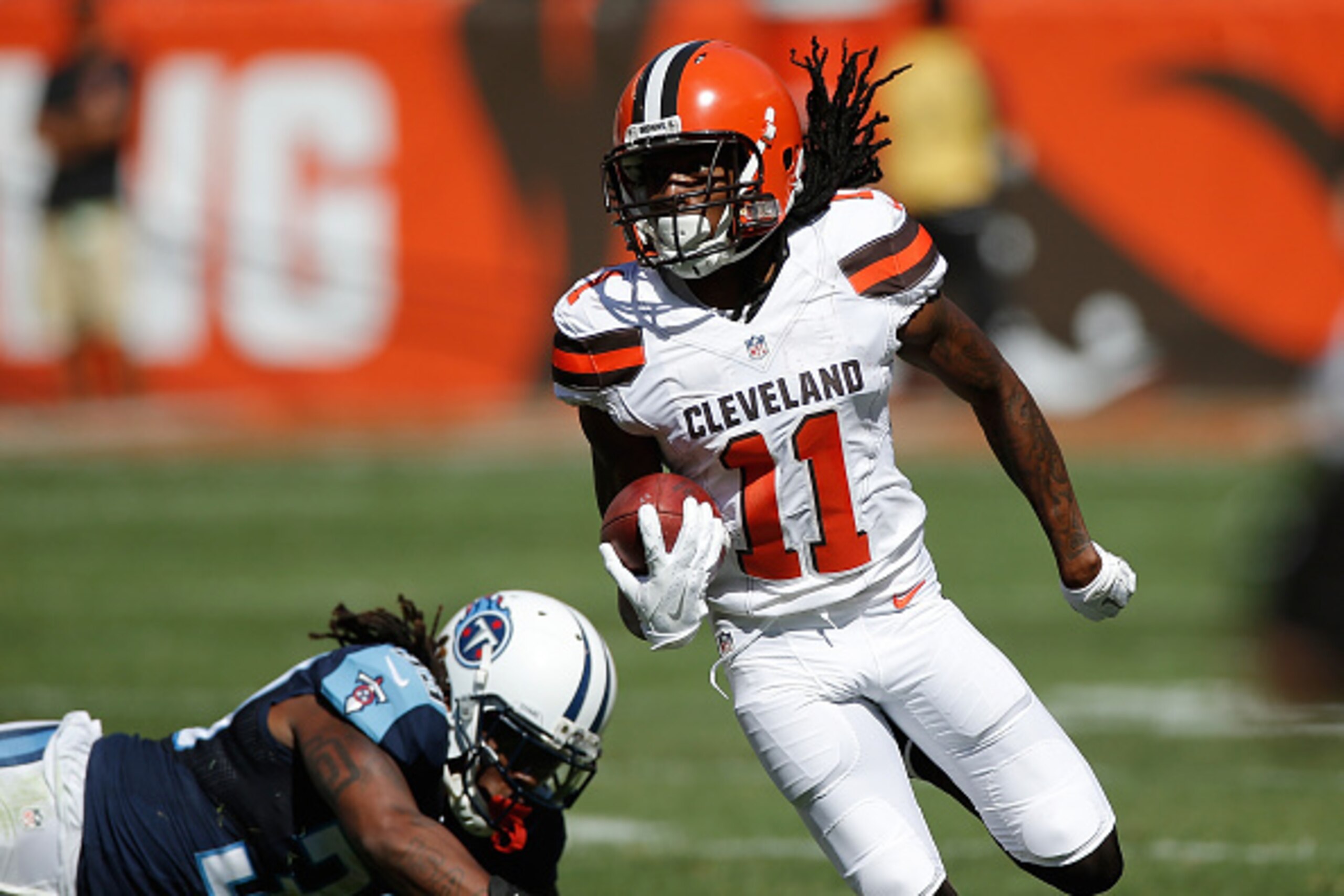 CLEVELAND, OH - SEPTEMBER 20: Travis Benjamin #11 of the Cleveland Browns returns a second quarter punt for a touchdown while playing the Tennessee Titans at FirstEnergy Stadium on September 20, 2015 in Cleveland, Ohio.  (Photo by Gregory Shamus/Getty Ima