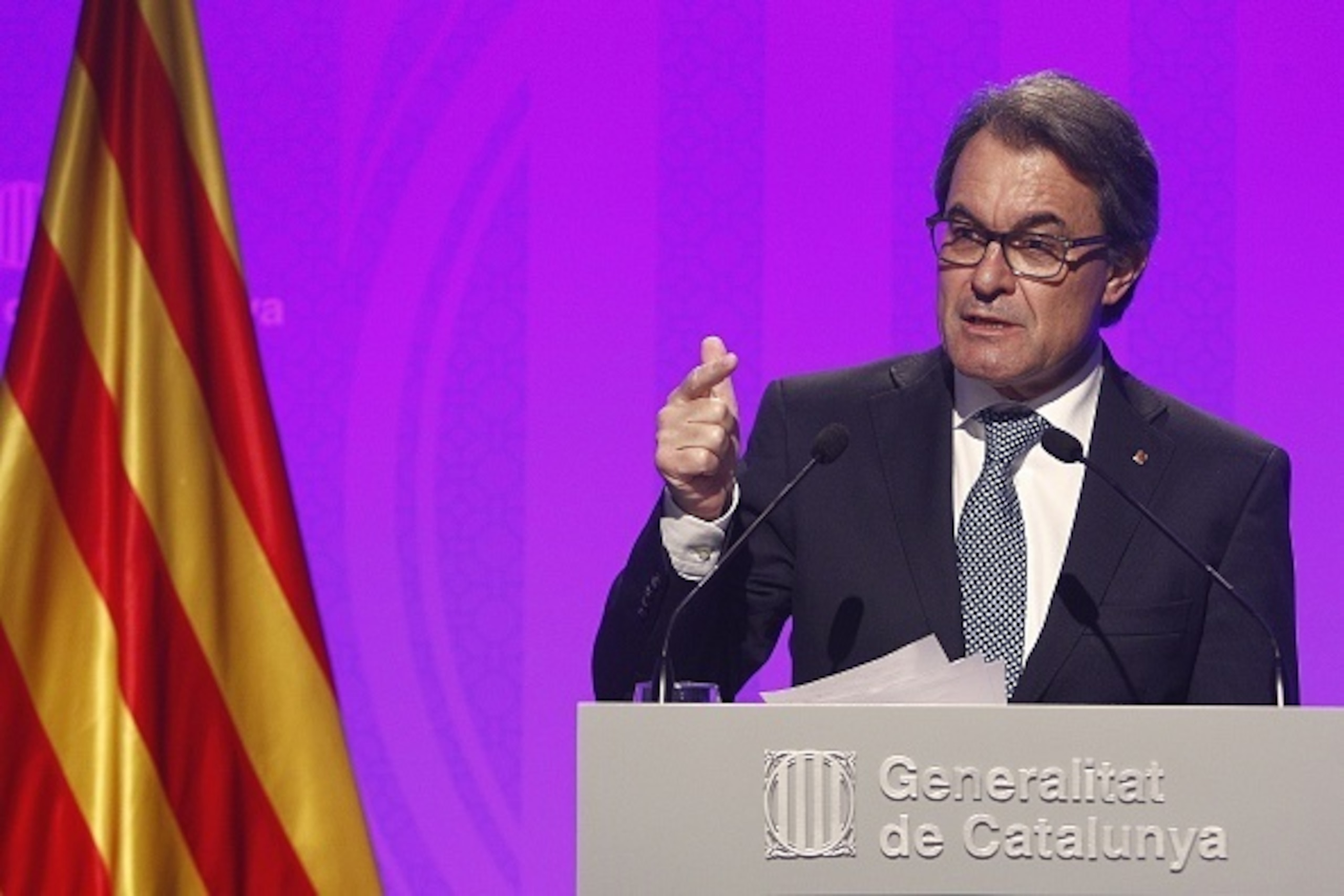 Catalonia's regional president Artur Mas gives a press conference after presiding a meeting of Catalan government in Barcelona on August 4, 2015 a day after Mas signed a decree in Barcelona, calling early parliamentary elections.The decree sets September 