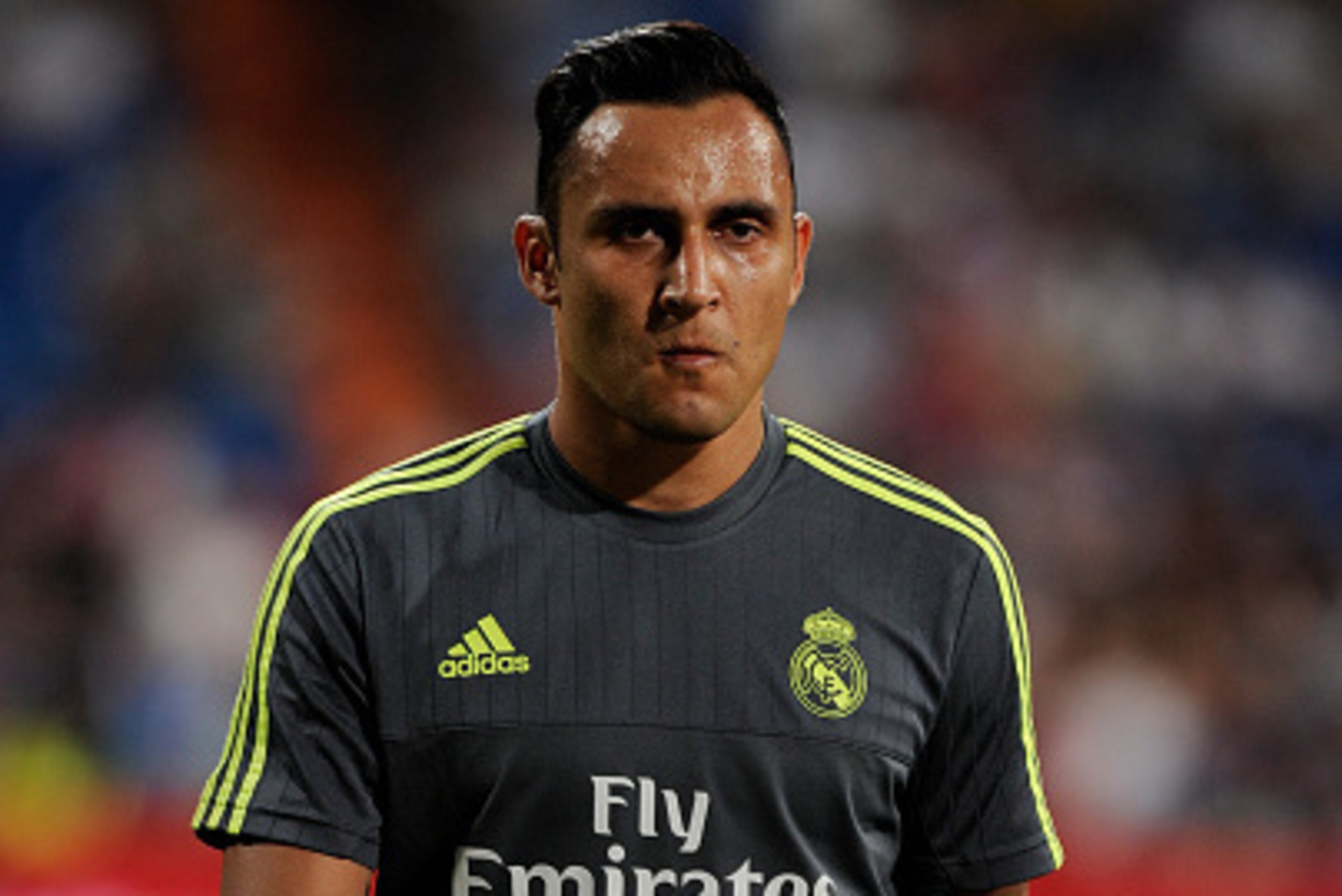 MADRID, SPAIN - AUGUST 18:  Keylor Navas of Real Madrid looks on during the Santiago Bernabeu Trophy match between Real Madrid and Galatasaray at Estadio Santiago Bernabeu on August 18, 2015 in Madrid, Spain.  (Photo by Denis Doyle/Getty Images)