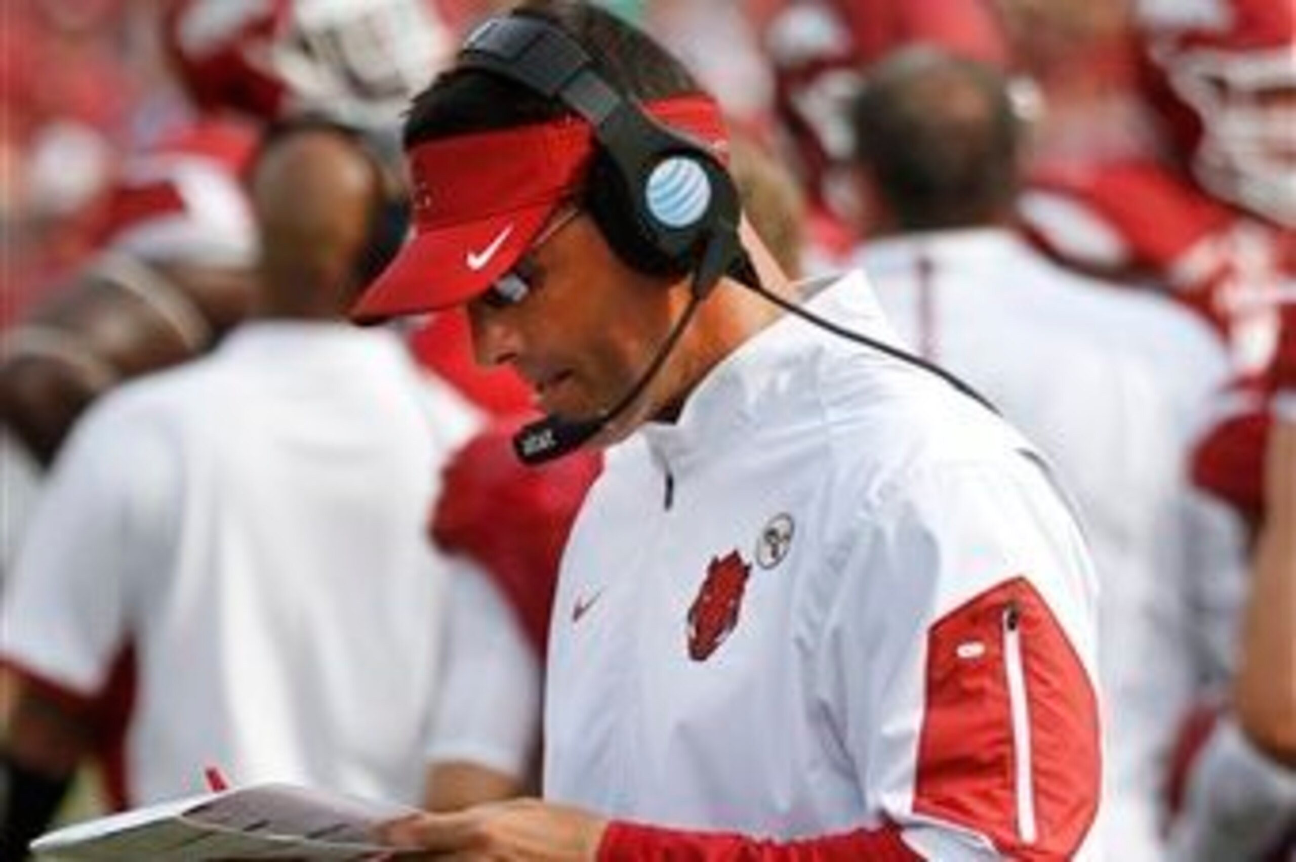 Arkansas offensive coordinator Dan Enos