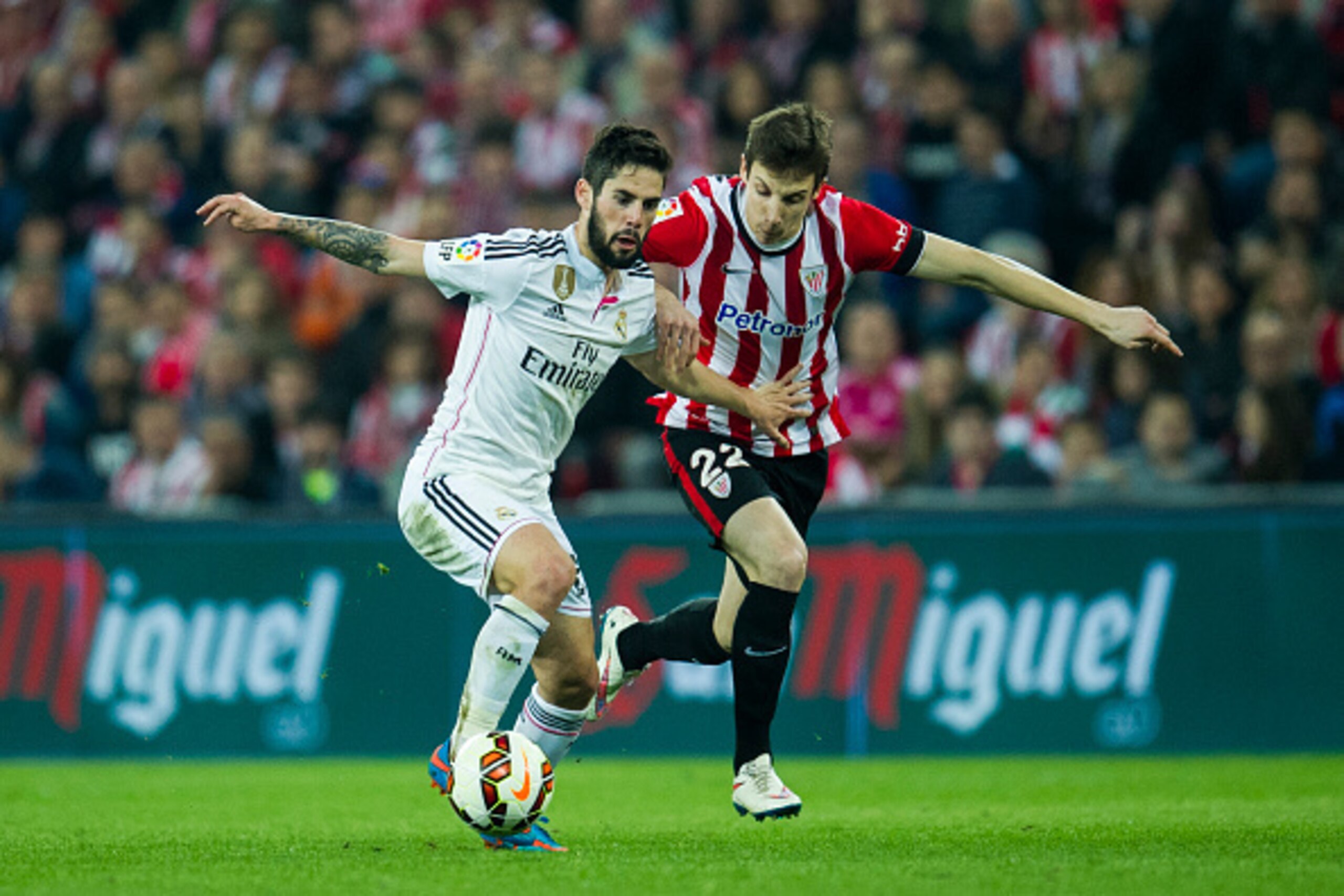 BILBAO, SPAIN - MARCH 07:  Isco of Real Madrid CF duels for the ball with Guillermo Fernandez of Athletic Club Bilbao during the La Liga match between Athletic Club Bilbao and Real Madrid CF at San Mames Stadium on March 7, 2015 in Bilbao, Spain.  (Photo 