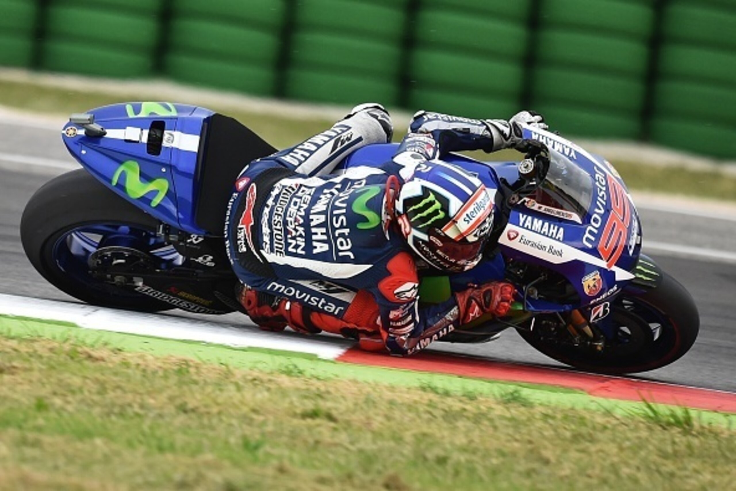 Movistar Yamaha MotoGP's Spanish rider Jorge Lorenzo competes in the Moto GP race of the San Marino MotoGP, in Misano Adriatico on September 13, 2015.  AFP PHOTO / ALBERTO PIZZOLI        (Photo credit should read ALBERTO PIZZOLI/AFP/Getty Images)
