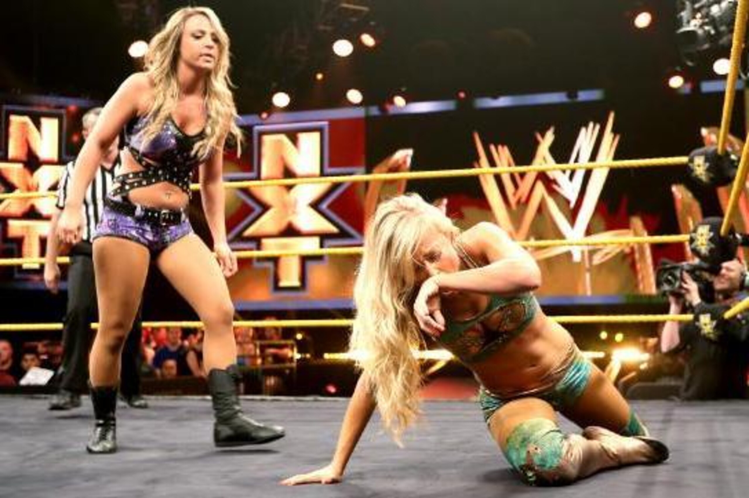 Emma closes in on Summer Rae.