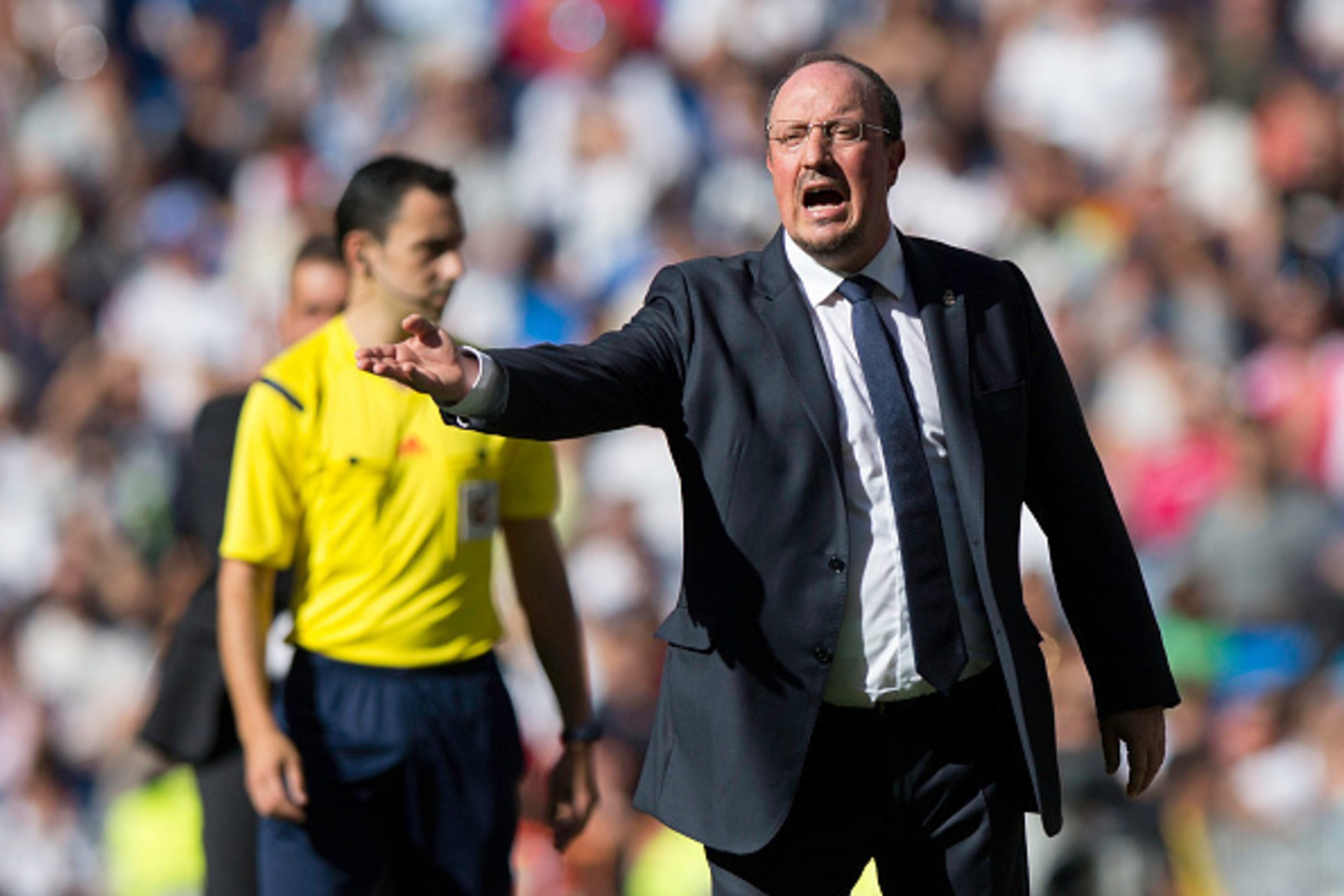 MADRID, SPAIN - SEPTEMBER 19: Head coach Rafael Benitez of Real Madrid CF gives instructions during the La Liga match between Real Madrid CF and Granada CF at Estadio Santiago Bernabeu on September 19, 2015 in Madrid, Spain. (Photo by Gonzalo Arroyo Mor MADRID, SPAIN - SEPTEMBER 19: Head coach Rafael Benitez of Real Madrid CF gives instructions during the La Liga match between Real Madrid CF and Granada CF at Estadio Santiago Bernabeu on September 19, 2015 in Madrid, Spain. (Photo by Gonzalo Arroyo Mor