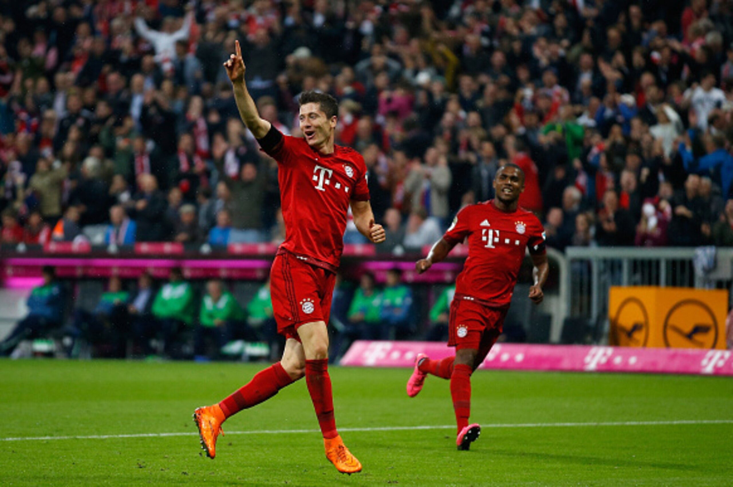 MUNICH, GERMANY - SEPTEMBER 22: Robert Lewandowski (L) of Bayern Munich celebrates after scoring his 5th goal during the Bundesliga match between FC Bayern Muenchen and VfL Wolfsburg at Allianz Arena on September 22, 2015 in Munich, Germany. (Photo by B MUNICH, GERMANY - SEPTEMBER 22: Robert Lewandowski (L) of Bayern Munich celebrates after scoring his 5th goal during the Bundesliga match between FC Bayern Muenchen and VfL Wolfsburg at Allianz Arena on September 22, 2015 in Munich, Germany. (Photo by B