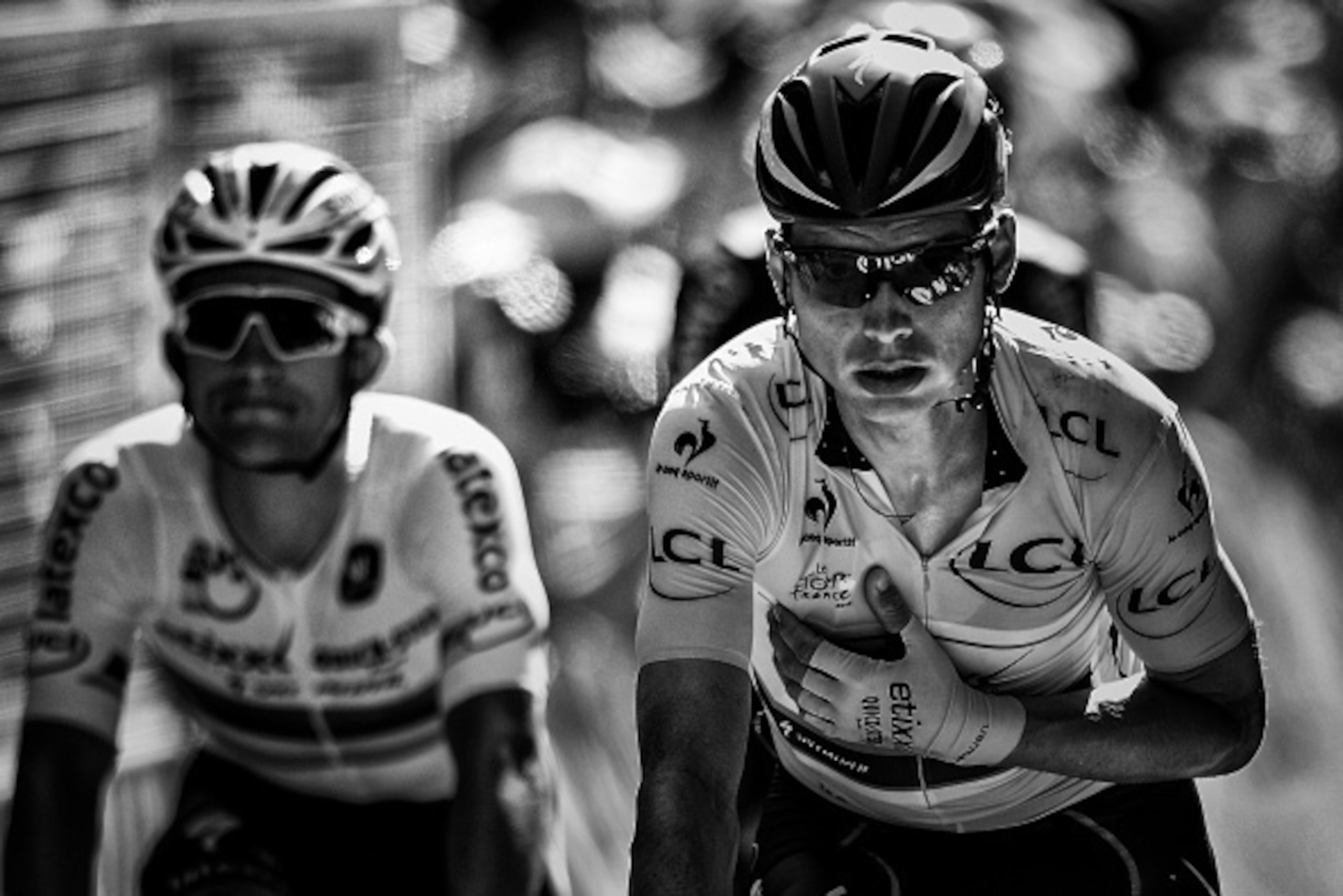 BLACK AND WHITE VERSION
Germany's Tony Martin (R), wearing the overall leader's yellow jersey, crosses the finish line injured after a fall, with his teammate of Belgium's Etixx-Quick Step cycling team, including Poland's Michal Kwiatkowski (L) at the end