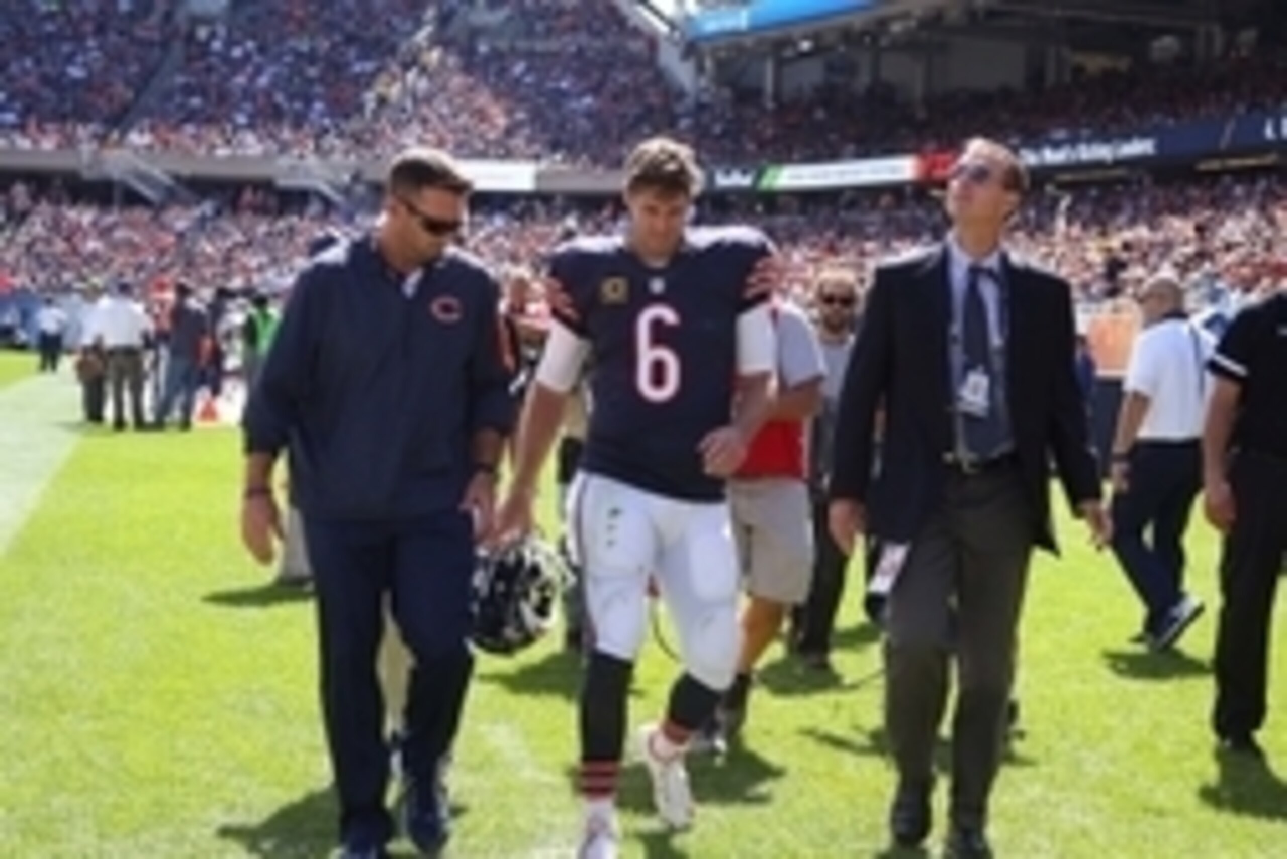 Sep 20, 2015; Chicago, IL, USA; Chicago Bears quarterback Jay Cutler (6) leaves the playing field with an apparent injury during the first half against the Arizona Cardinals at Soldier Field. Mandatory Credit: Dennis Wierzbicki-USA TODAY Sports