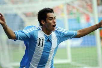 Argentinian Sergio Araujo celebrates after scoring in their preliminary football match against Brazil during the XVI Pan American Games in Guadalajara, Mexicoon October 19, 2011 . AFP PHOTO/ Hector Guerrero (Photo credit should read HECTOR GUERRERO/AFP/Ge
