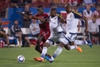 Aug 29, 2015; Dallas, TX, USA; FC Dallas defender Je-Vaughn Watson (27) and Real Salt Lake defender Aaron Maund (21) and defender Jamison Olave (4) during the game at Toyota Stadium. FC Dallas shuts out Real Salt Lake 2-0. Mandatory Credit: Jerome Miron-U Aug 29, 2015; Dallas, TX, USA; FC Dallas defender Je-Vaughn Watson (27) and Real Salt Lake defender Aaron Maund (21) and defender Jamison Olave (4) during the game at Toyota Stadium. FC Dallas shuts out Real Salt Lake 2-0. Mandatory Credit: Jerome Miron-U