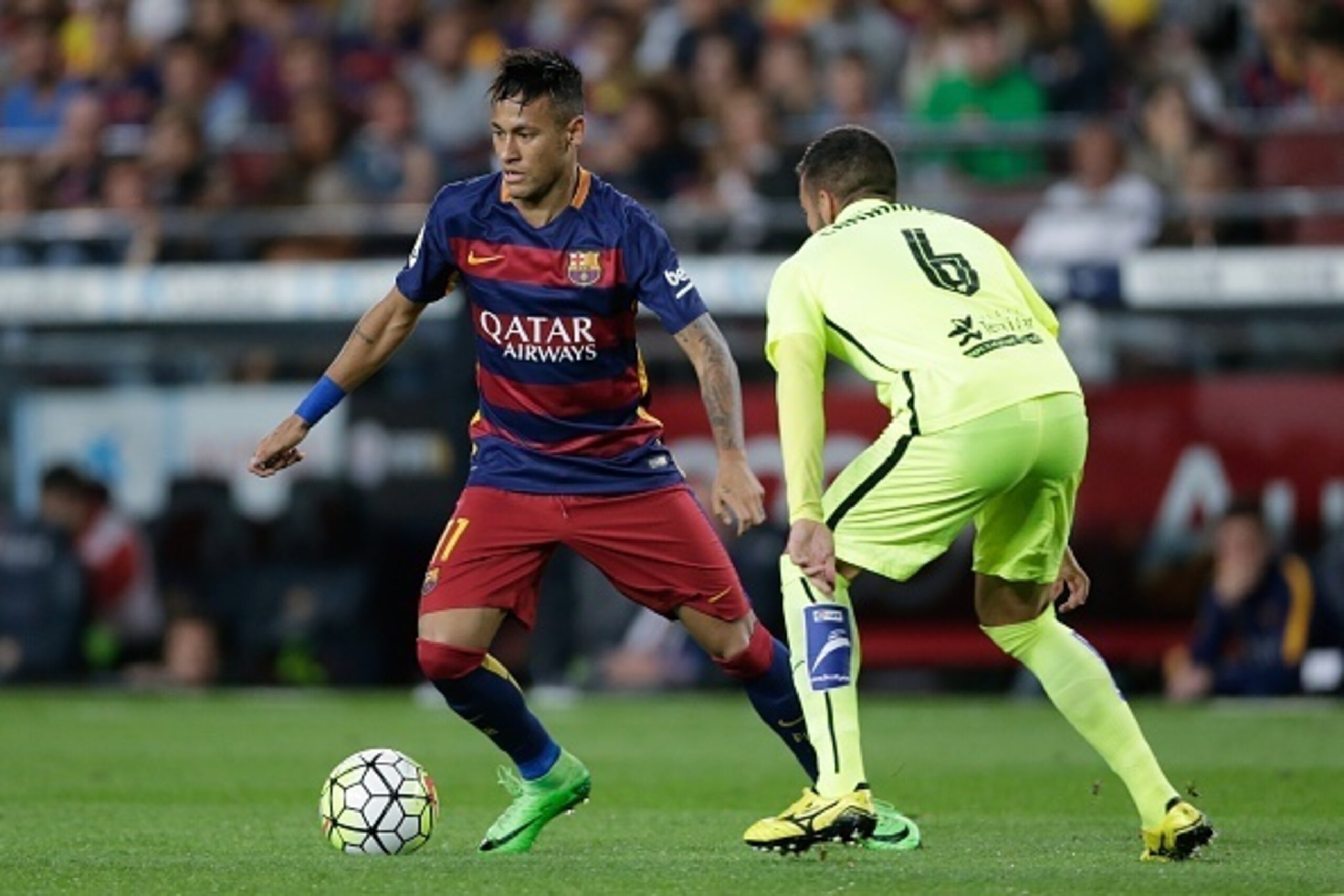 (L-R) Neymar da Silva Santos Junior of FC Barcelona, Victor Camarasa of Levante UD during the Primera Division match between FC Barcelona and Levante UD on September 20, 2015 at Camp Nou stadium in Barcelona, Spain.(Photo by VI Images via Getty Images) (L-R) Neymar da Silva Santos Junior of FC Barcelona, Victor Camarasa of Levante UD during the Primera Division match between FC Barcelona and Levante UD on September 20, 2015 at Camp Nou stadium in Barcelona, Spain.(Photo by VI Images via Getty Images)
