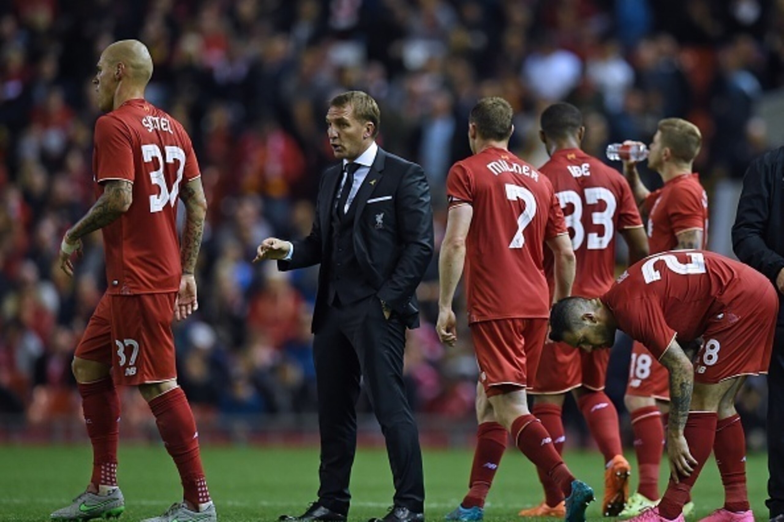 Liverpool's Northern Irish manager Brendan Rodgers (2nd L) speaks to his players before extra-time is played during the English League Cup third round football match between Liverpool and Carlisle United at Anfield in Liverpool, north west England on Sept