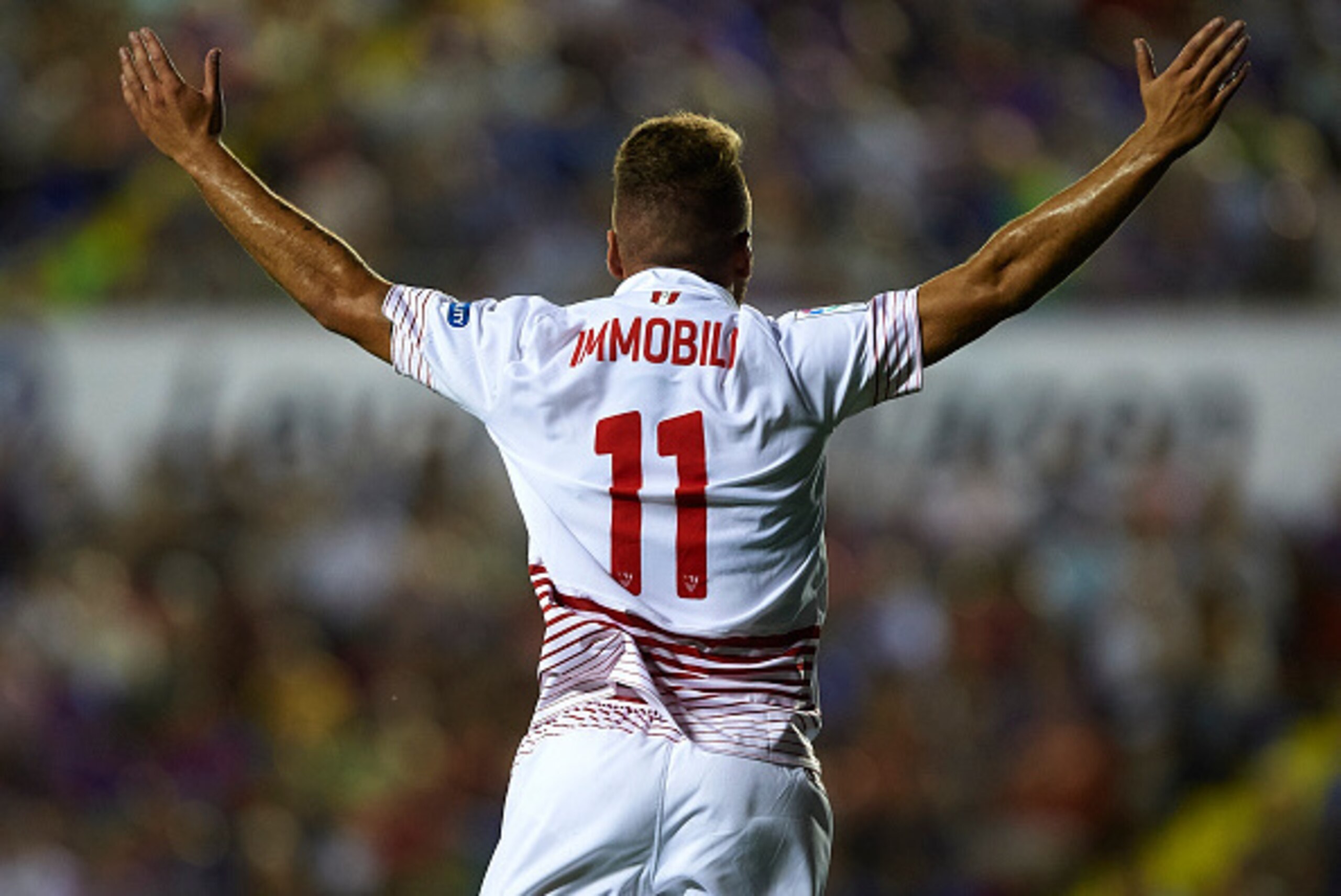VALENCIA, SPAIN - SEPTEMBER 11:  Ciro Immobile of Sevilla reacts during the La Liga match between Levante UD and Sevilla FC at Ciutat de Valencia Stadium on September 11, 2015 in Valencia, Spain.  (Photo by Manuel Queimadelos Alonso/Getty Images)