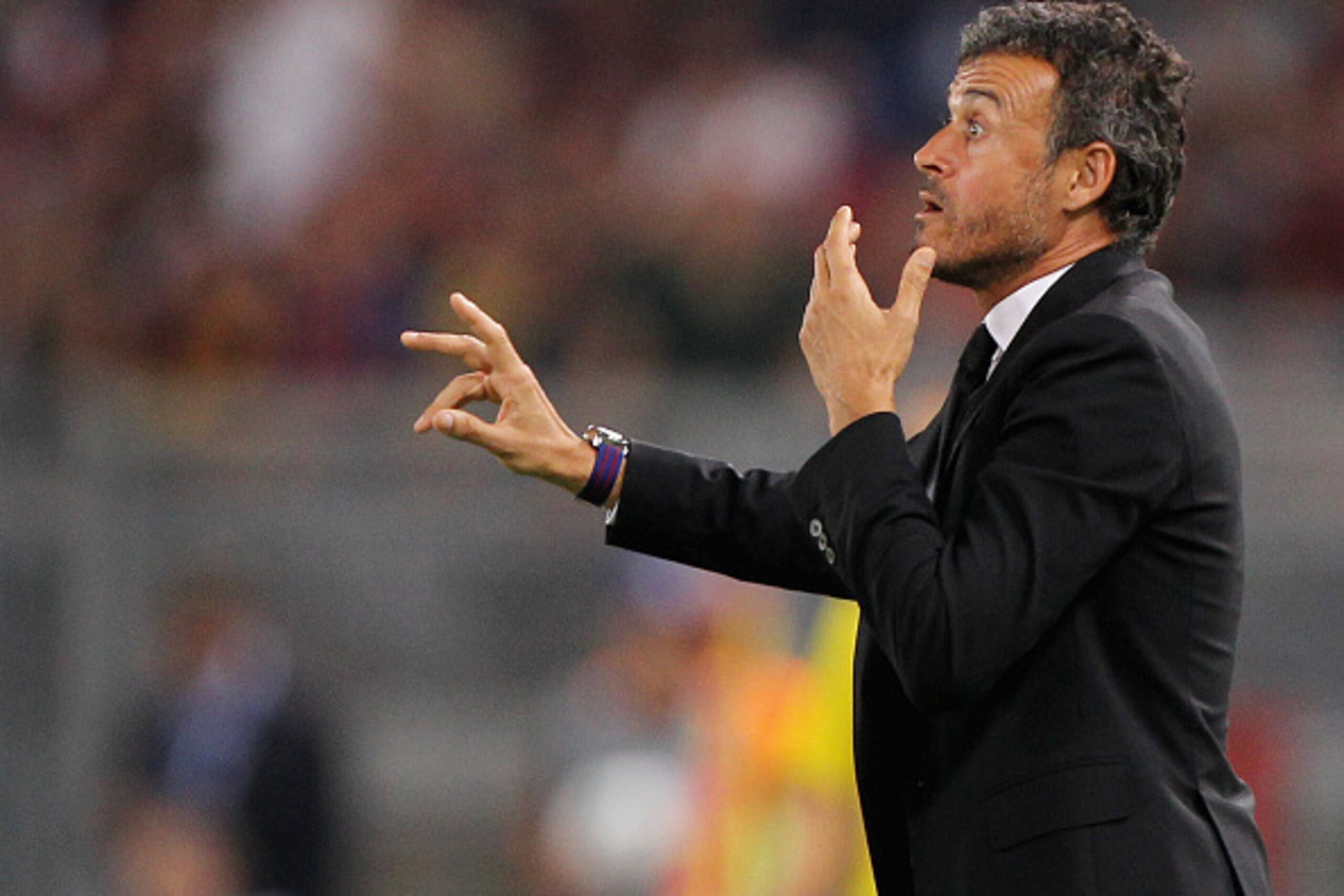 ROME, ITALY - SEPTEMBER 16:  FC Barcelona head coach Luis Enrique reacts during the UEFA Champions League Group E match between AS Roma and FC Barcelona at Stadio Olimpico on September 16, 2015 in Rome, Italy.  (Photo by Paolo Bruno/Getty Images)