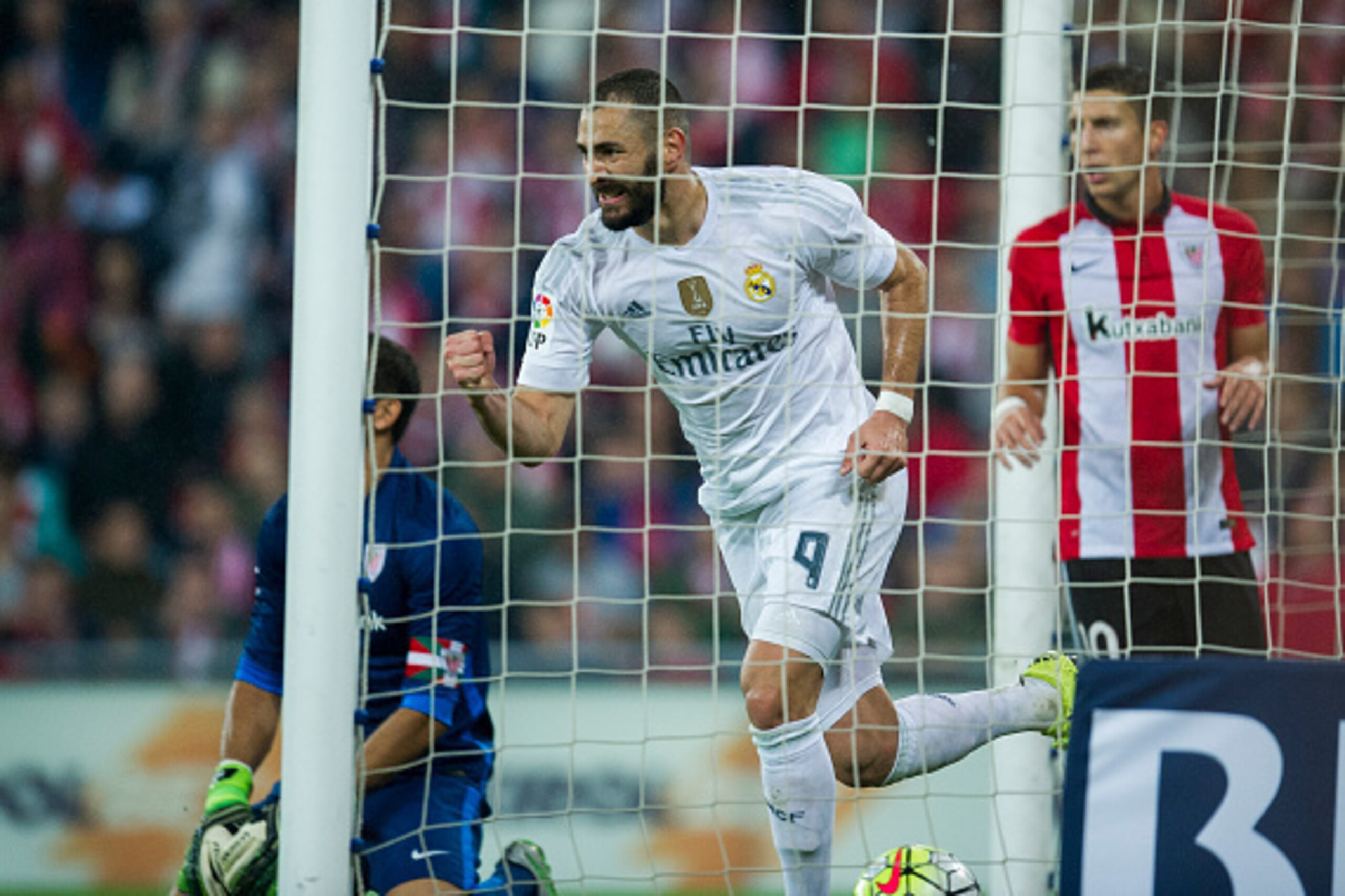 BILBAO, SPAIN - SEPTEMBER 23:  Karim Benzema of Real Madrid CF celebrates after scoring his team's second goal during the La Liga match between Athletic Club Bilbao and Real Madrid CF at San Mames Stadium on September 23, 2015 in Bilbao, Spain.  (Photo by