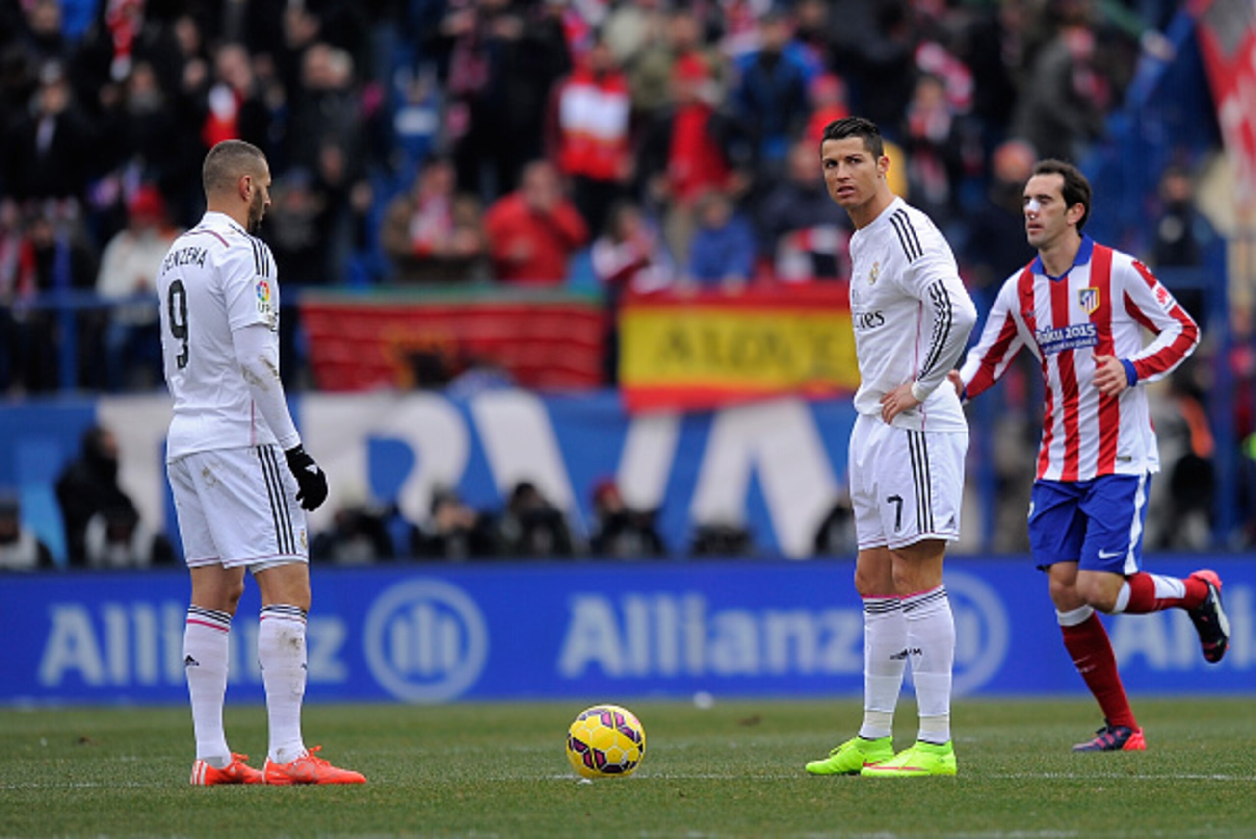 MADRID, SPAIN - FEBRUARY 07:  Cristiano Ronaldo of Real Madrid reacts after Club Atletico de Madrid scored their opening goal during the La Liga match between Club Atletico de Madrid and Real Madrid at Vicente Calderon Stadium on February 7, 2015 in Madri