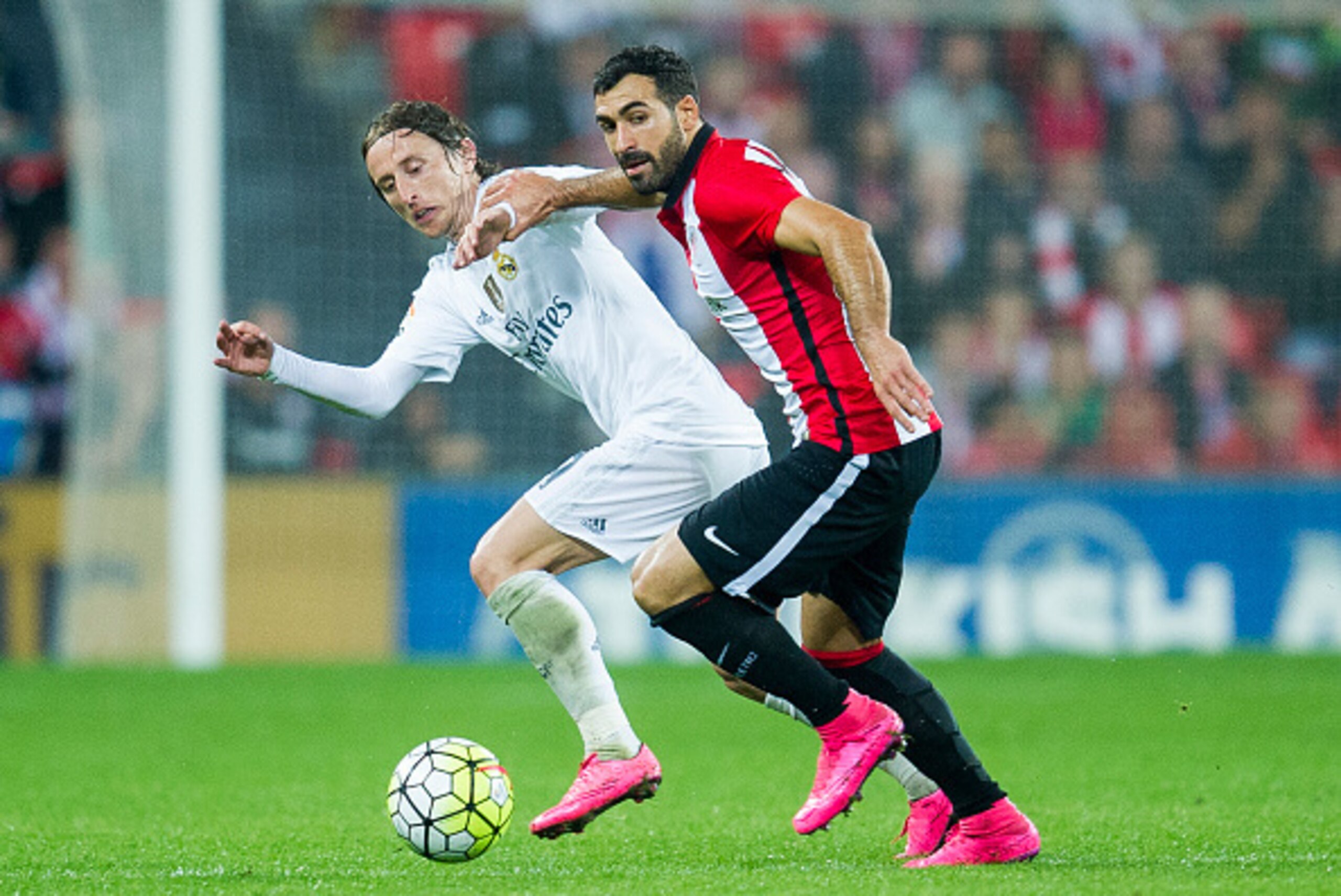 BILBAO, SPAIN - SEPTEMBER 23:  Luka Modric of Real Madrid CF duels for the ball with Mikel Balenziaga of Athletic Club Bilbao during the La Liga match between Athletic Club Bilbao and Real Madrid CF at San Mames Stadium on September 23, 2015 in Bilbao, Sp