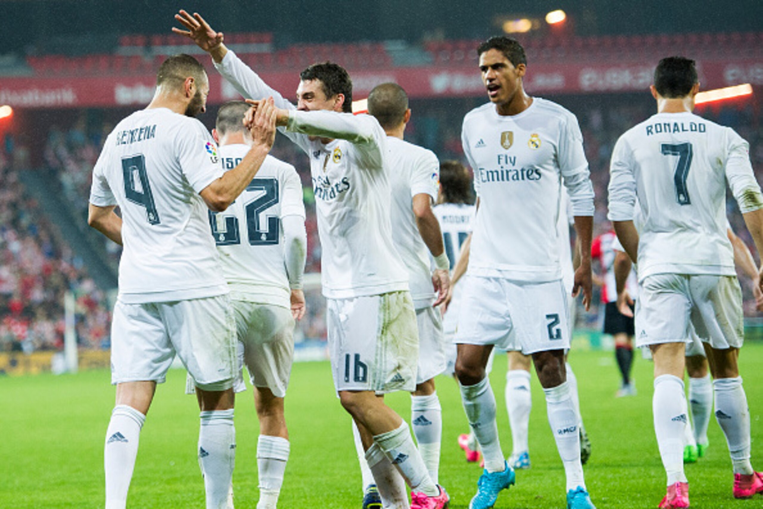 BILBAO, SPAIN - SEPTEMBER 23:  Karim Benzema of Real Madrid CF celebrates after scoring his team's second goal during the La Liga match between Athletic Club Bilbao and Real Madrid CF at San Mames Stadium on September 23, 2015 in Bilbao, Spain.  (Photo by