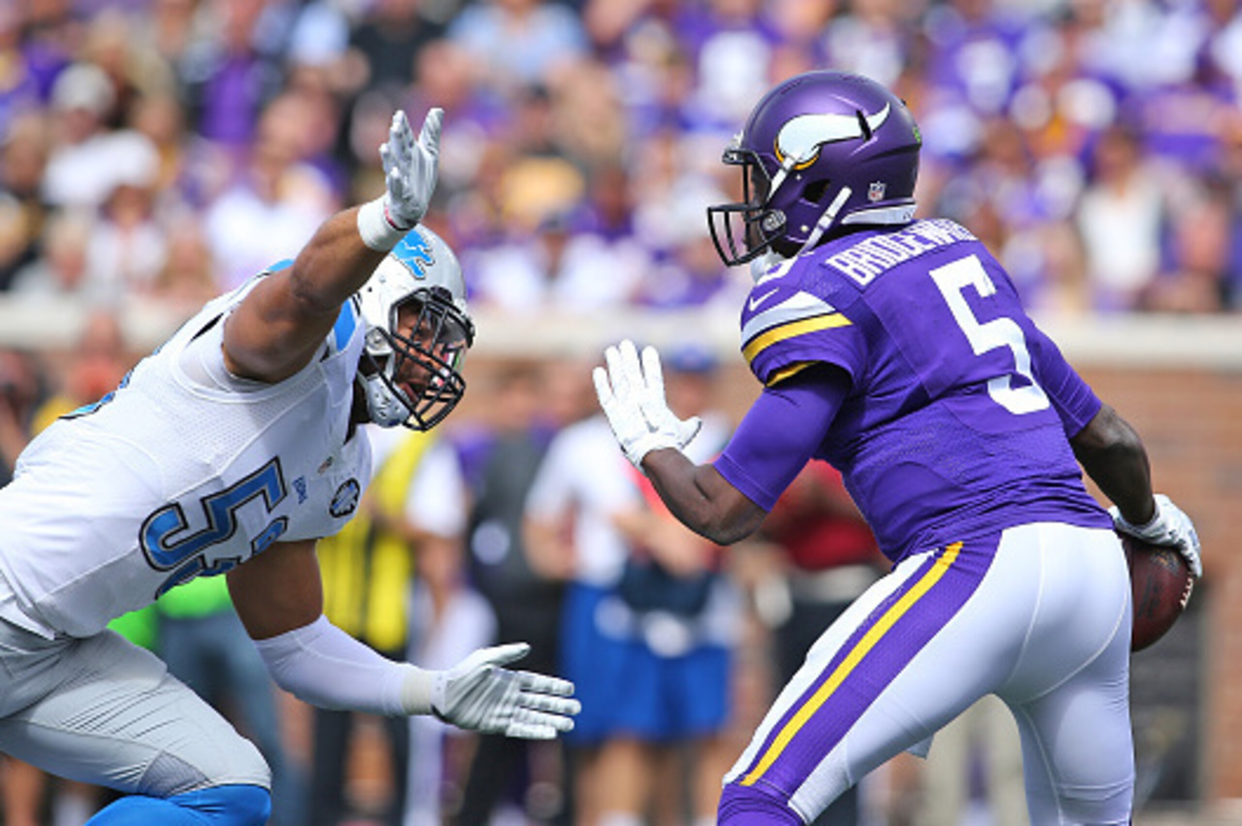 MINNEAPOLIS, MN - SEPTEMBER 20:  Kyle Van Noy #53 of the Detroit Lions puts pressure on Teddy Bridgewater #5 of the Minnesota Vikings in the second quarter at TCF Bank Stadium on September 20, 2015 in Minneapolis, Minnesota. (Photo by Adam Bettcher/Getty 