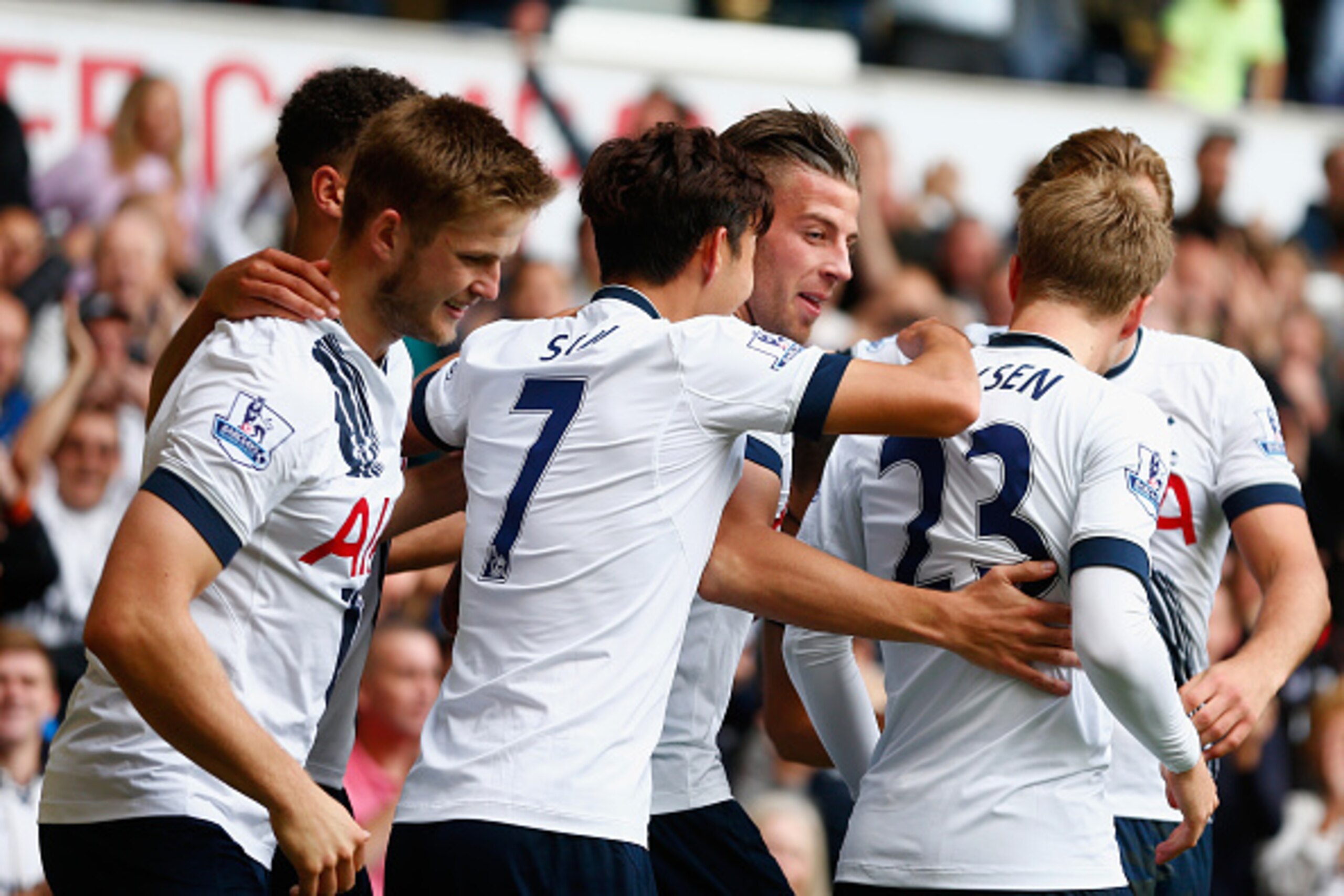 LONDON, ENGLAND - SEPTEMBER 26:  Toby Alderweireld (3rd R) of Tottenham Hotspur celebrates scoring his team's first goal with his team mates during the Barclays Premier League match between Tottenham Hotspur and Manchester City at White Hart Lane on Septe
