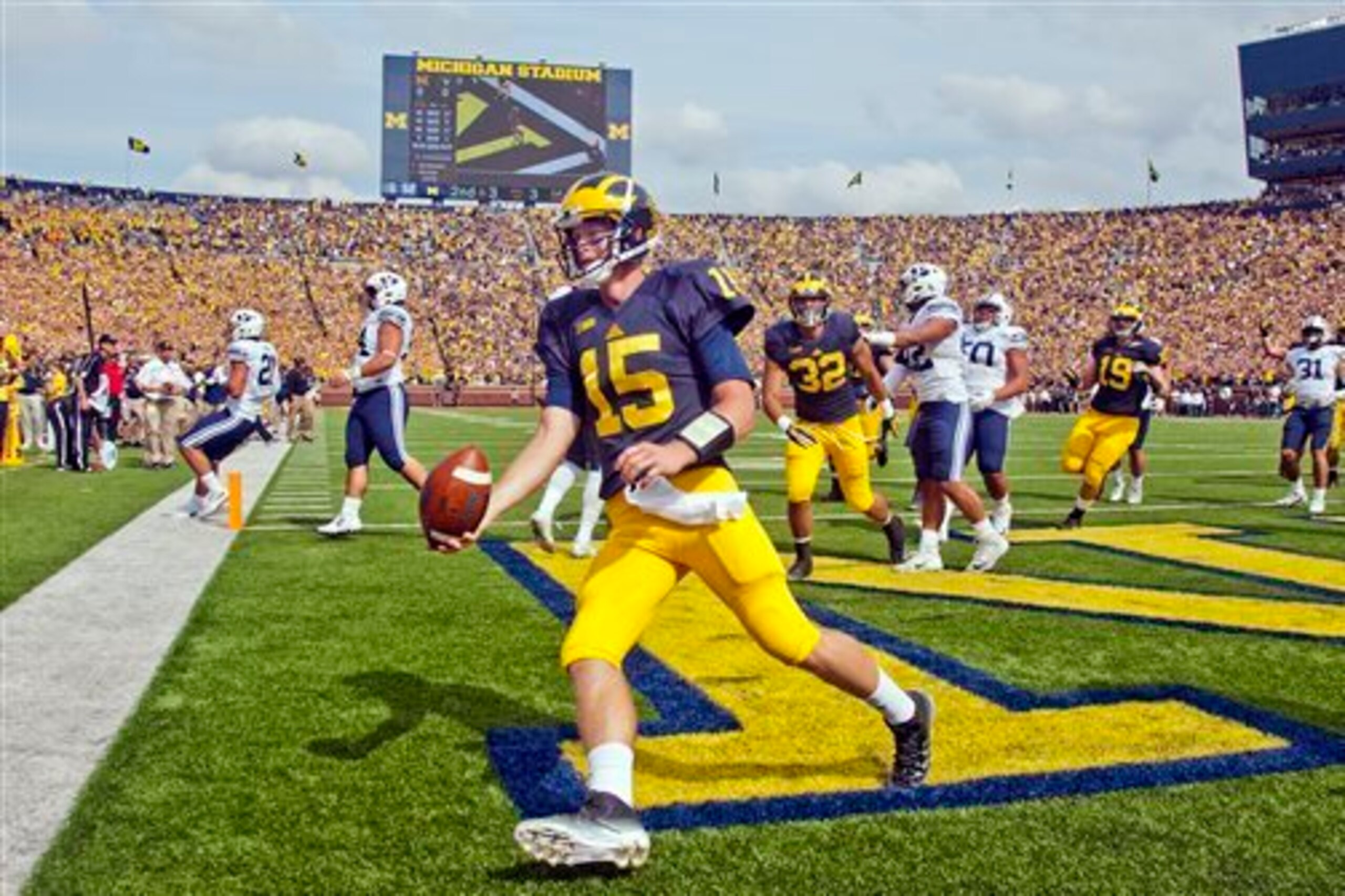 Jake Rudock helped Michigan's offense with solid all-around play Saturday.