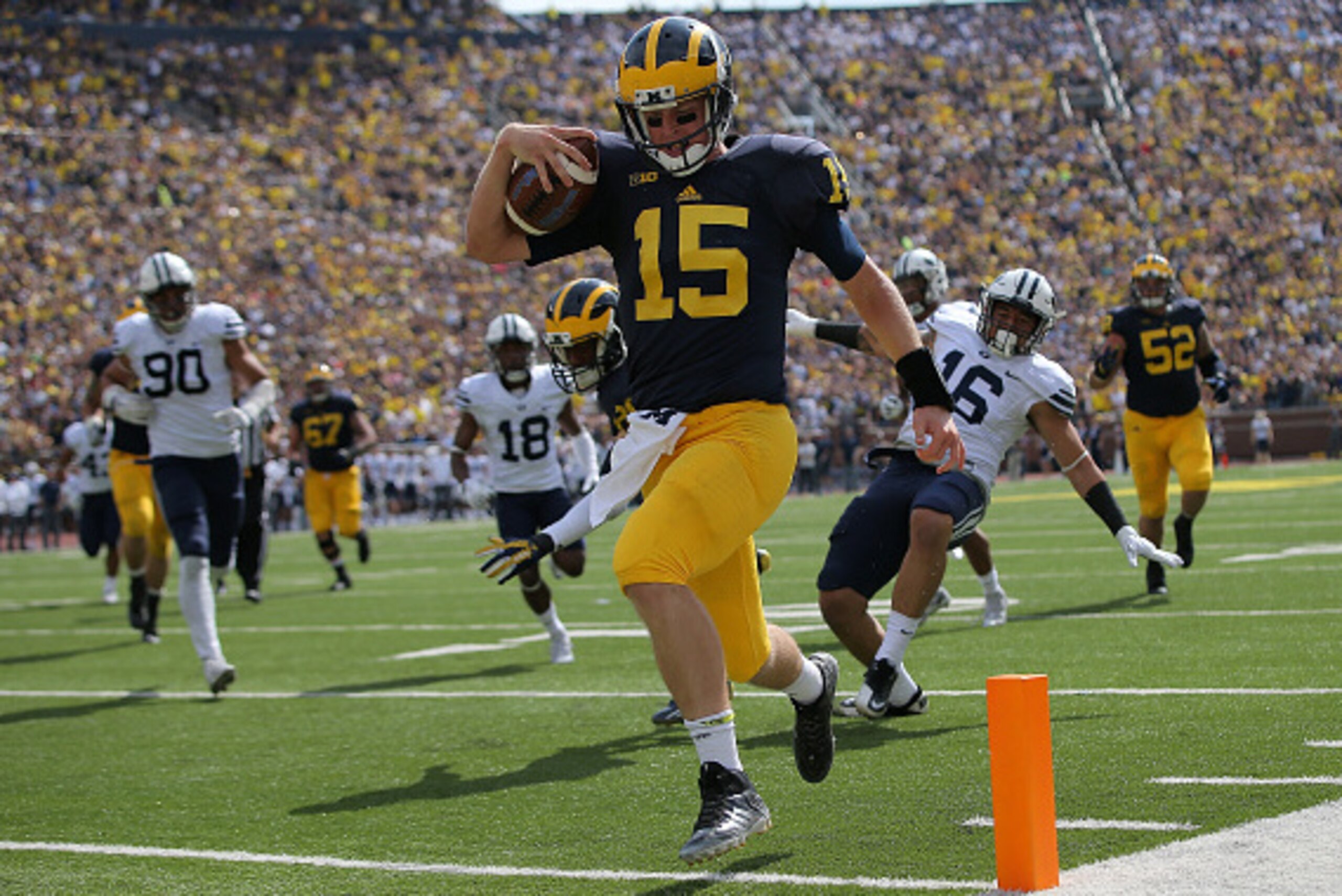 ANN ARBOR, MI - SEPTEMBER 26:  Quarterback Jake Rudock #15 of the Michigan Wolverines carries the ball 17 yards for a touchdown against the Brigham Young Cougars to take a 28-0 lead in the second quarter at Michigan Stadium on September 26, 2015 in Ann Ar