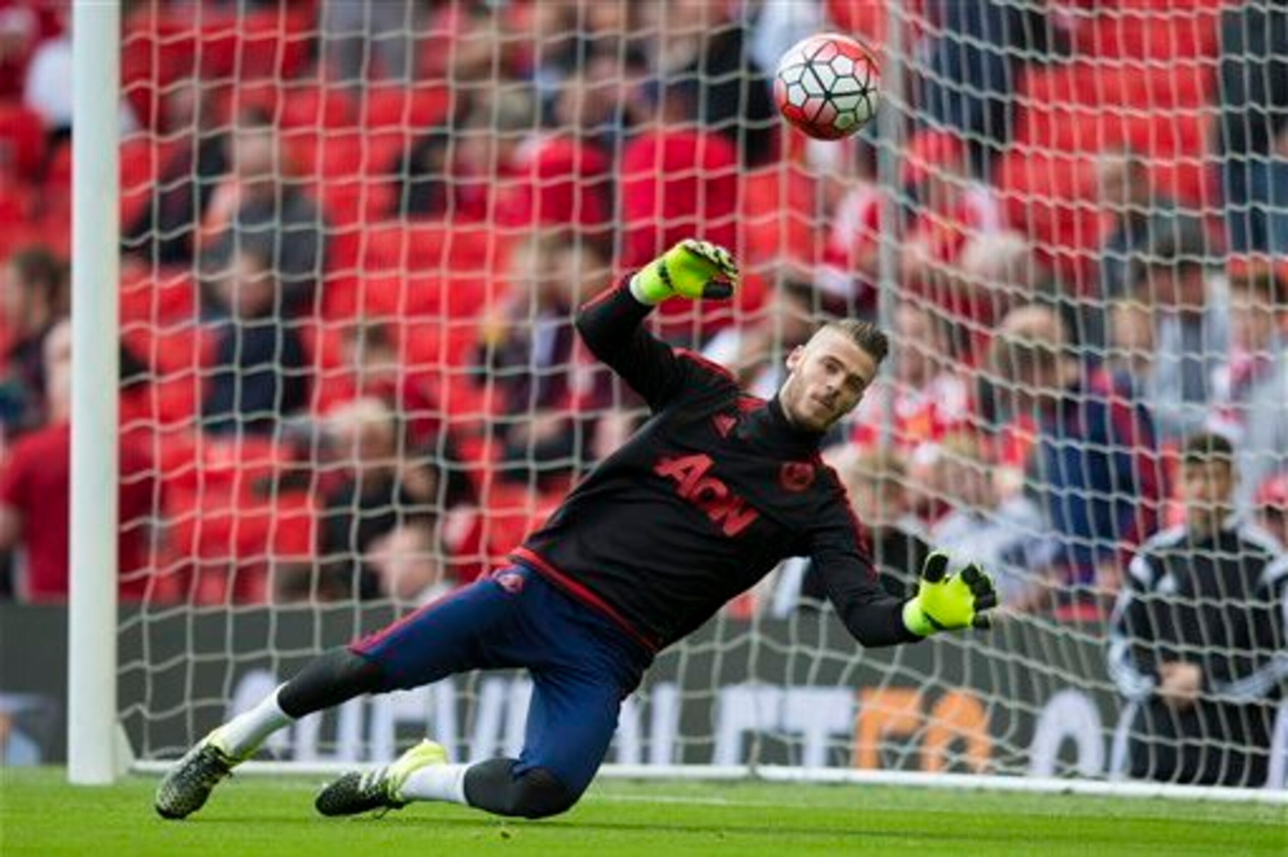De Gea would have replaced Navas in Madrid, had it not been for a late snag in the proposed transfer. De Gea would have replaced Navas in Madrid, had it not been for a late snag in the proposed transfer.
