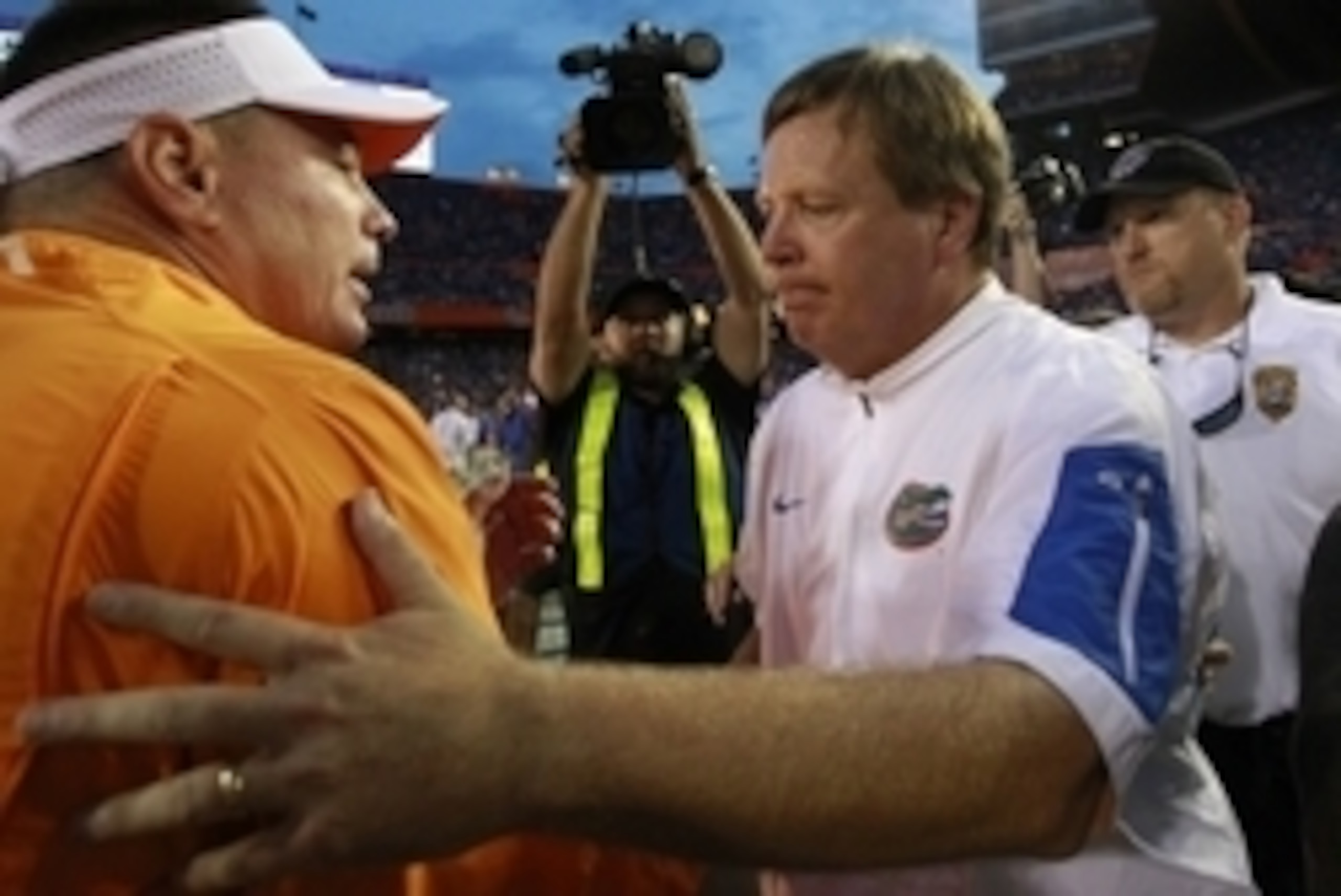 Sep 26, 2015; Gainesville, FL, USA;  Tennessee Volunteers head coach Butch Jones and Florida Gators head coach Jim McElwain shake hands at mid field after the game at Ben Hill Griffin Stadium. Florida Gators defeated the Tennessee Volunteers 28-27. Mandat