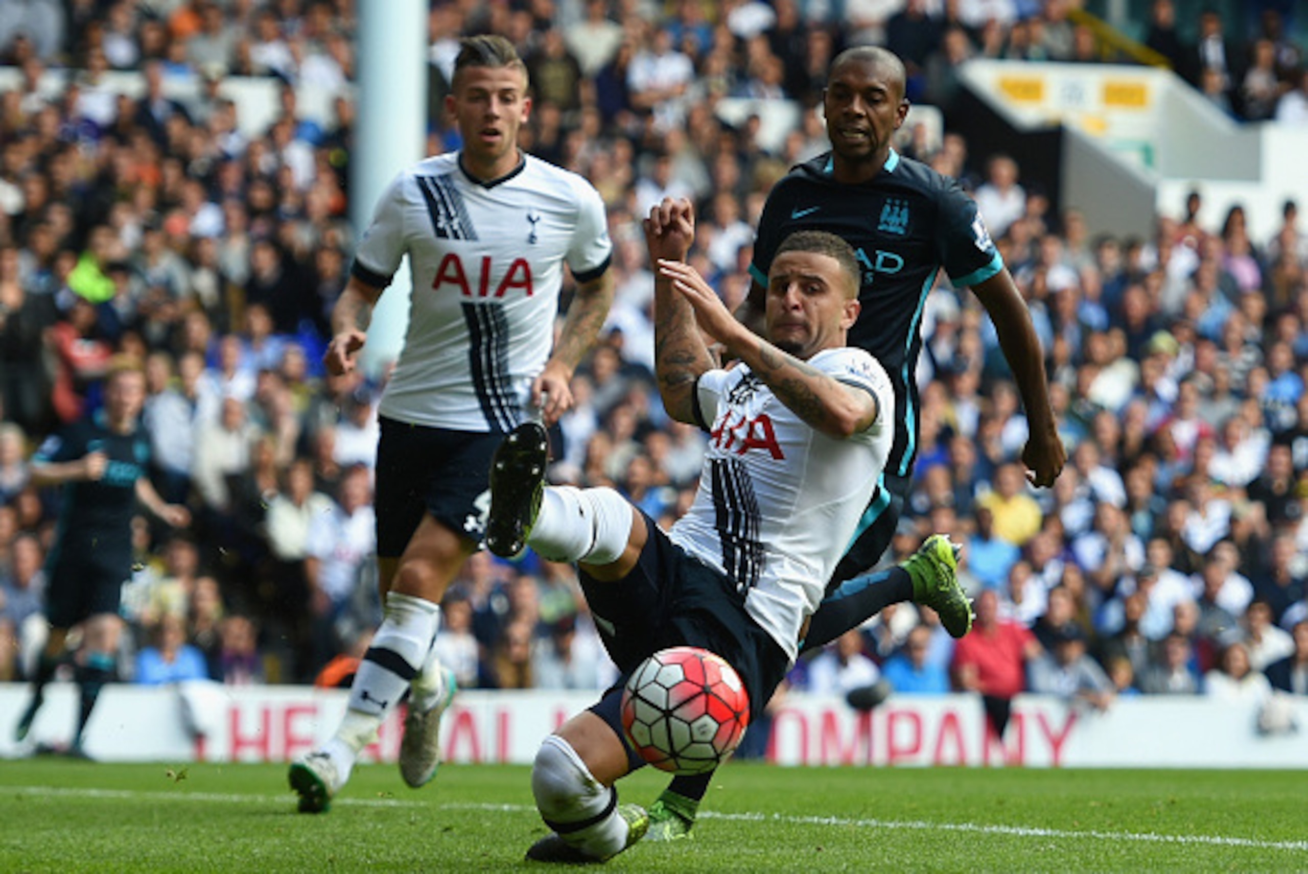 LONDON, ENGLAND - SEPTEMBER 26: Kyle Walker of Tottenham Hotspur in aciton during the Barclays Premier League match between Tottenham Hotspur and Manchester City at White Hart Lane on September 26, 2015 in London, United Kingdom.  (Photo by Tom Dulat/Gett