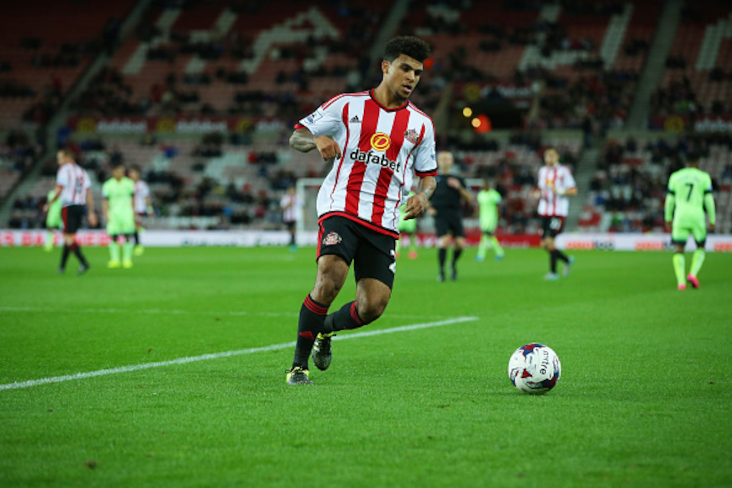 SUNDERLAND, ENGLAND - SEPTEMBER 22: Sunderland's DeAndre Yedlin controls the ball during the Capital One Cup Third Round match between Sunderland and Manchester City at The Stadium of Light on September 22, 2015 in Sunderland, England. (Photo by Ian MacN SUNDERLAND, ENGLAND - SEPTEMBER 22: Sunderland's DeAndre Yedlin controls the ball during the Capital One Cup Third Round match between Sunderland and Manchester City at The Stadium of Light on September 22, 2015 in Sunderland, England. (Photo by Ian MacN