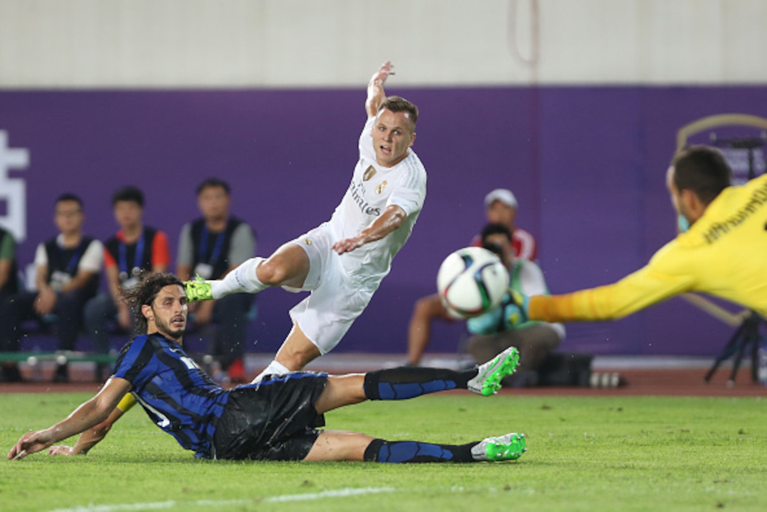 GUANGZHOU, CHINA - JULY 27: Denis Cheryshev of Real Madrid attempts a goal against Ranocchia Andrea of FC Internazionale during the match of International Champions Cup match between Real Madrid and FC Internazionale at Tianhe Stadium on July 27, 2015 in 