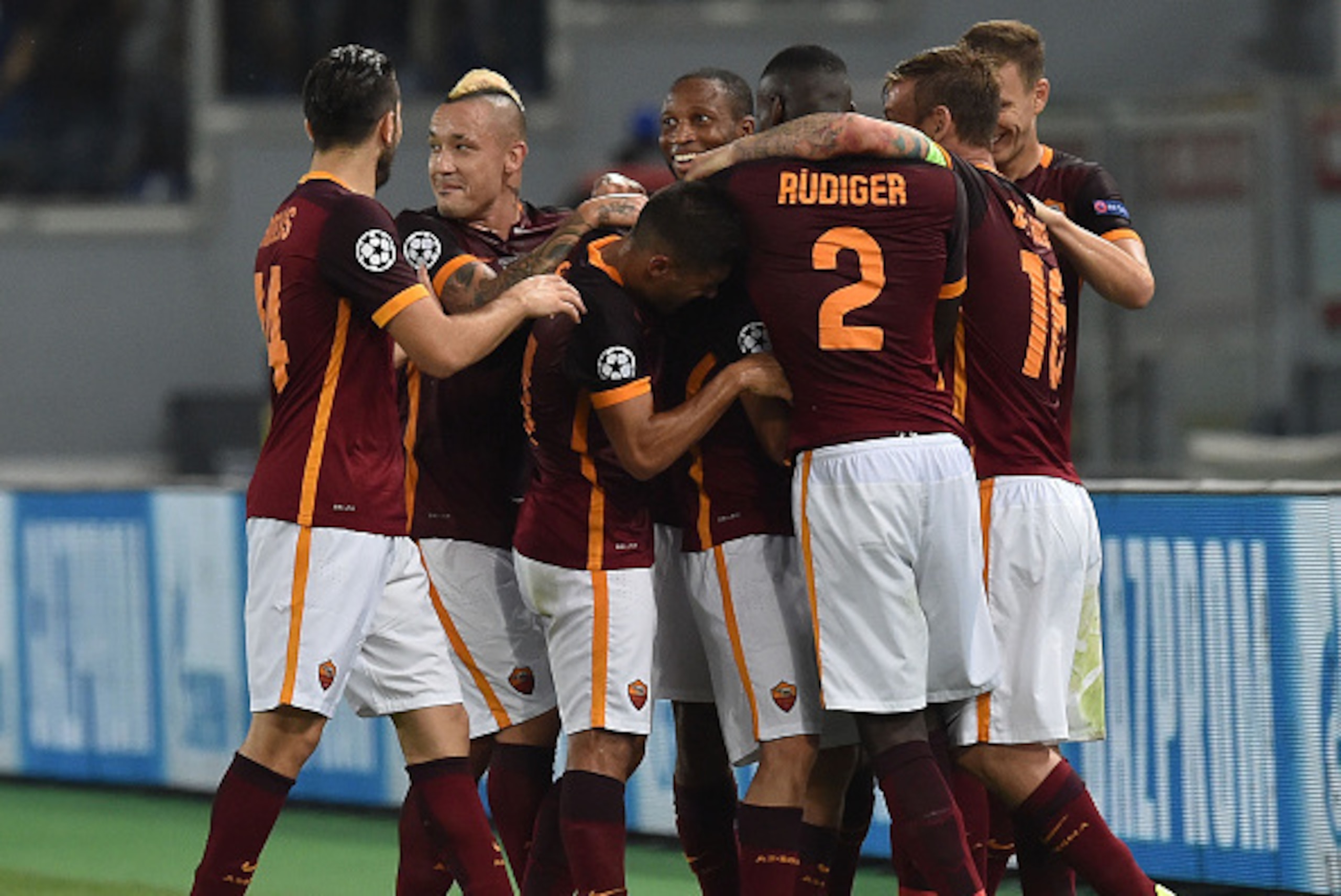ROME, ITALY - SEPTEMBER 16:  Alessandro Florenzi of AS Roma celebrates after scoring the goal 1-1 during the UEFA Champions League Group E match between AS Roma and FC Barcelona, at Olimpico Stadium on September 16, 2015 in Rome, Italy.  (Photo by Giusepp