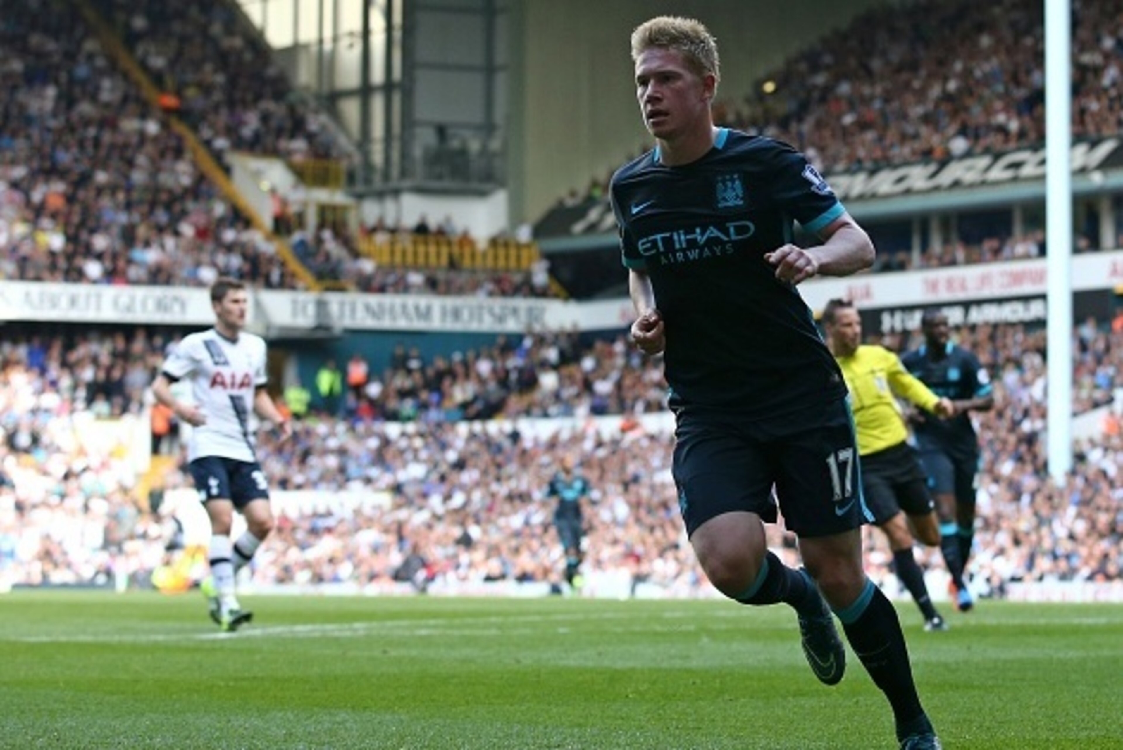 Manchester City's Belgian midfielder Kevin De Bruyne celebrates after scoring the opening goal of the English Premier League football match between Tottenham Hotspur and Manchester City at White Hart Lane in north London on September 26, 2015. AFP PHOTO / Manchester City's Belgian midfielder Kevin De Bruyne celebrates after scoring the opening goal of the English Premier League football match between Tottenham Hotspur and Manchester City at White Hart Lane in north London on September 26, 2015. AFP PHOTO /
