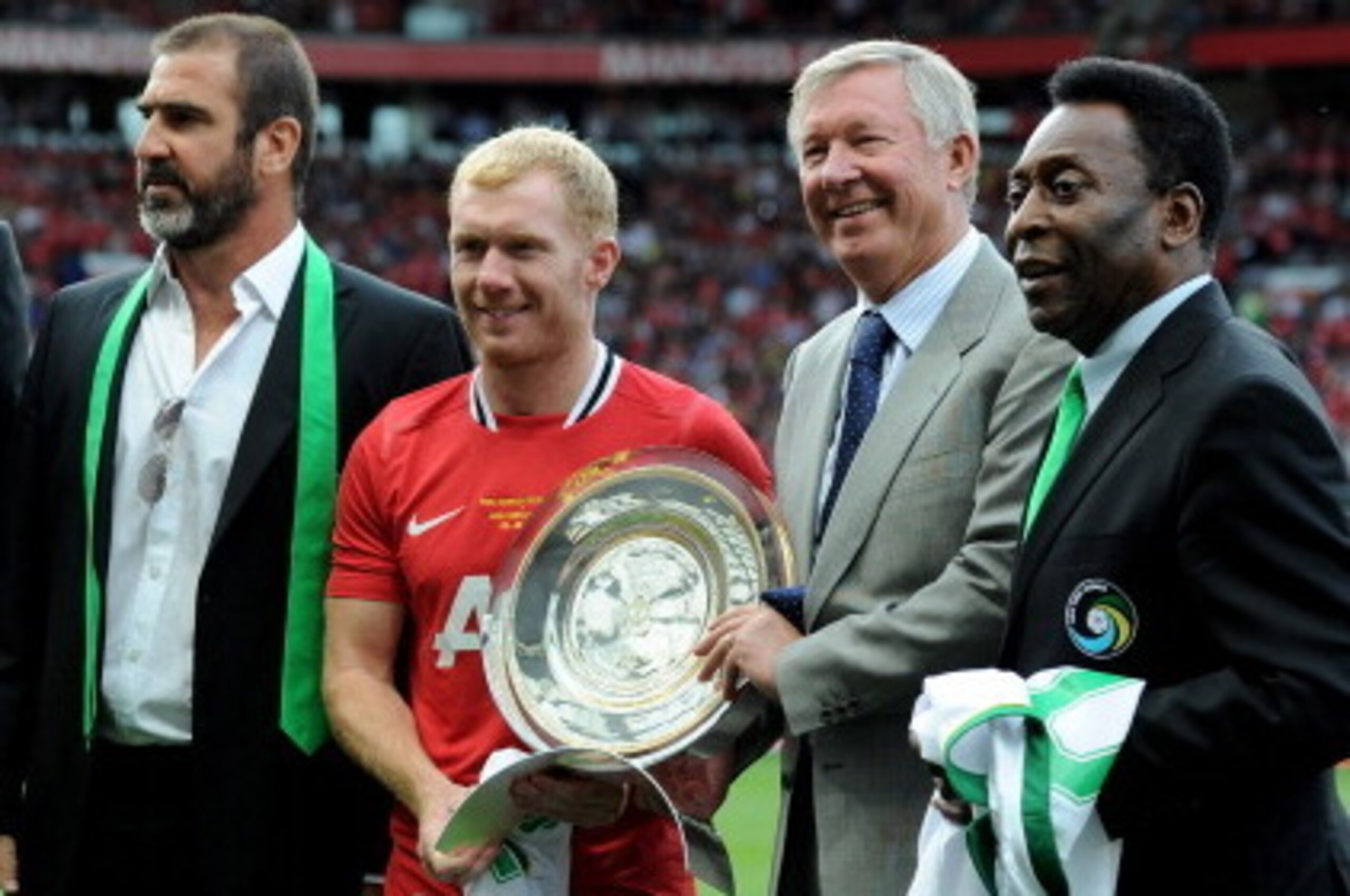 MANCHESTER, ENGLAND - AUGUST 05:  (L-R) Manchester United Chief Executive David Gill,  New York Cosmos Manager Eric Cantona, Paul Scholes, Manchester United Manager Sir Alex Ferguson and Pele pose together prior to Paul Scholes' Testimonial Match between 