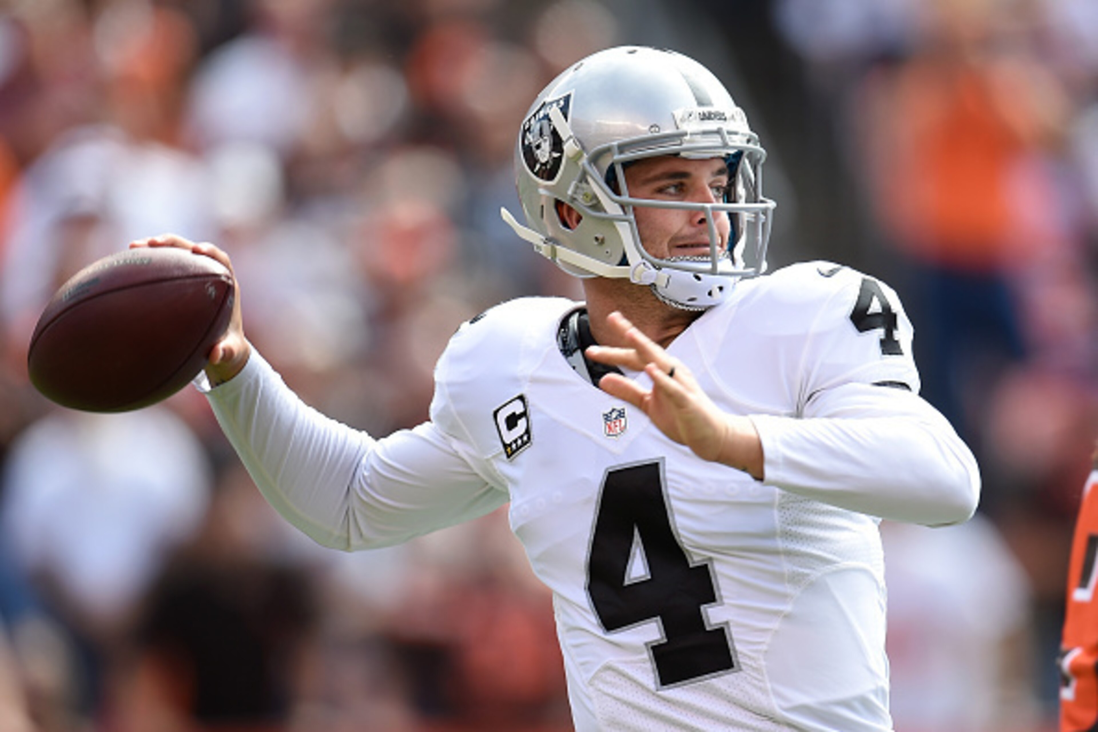 CLEVELAND, OH - SEPTEMBER 27: Derek Carr #4 of the Oakland Raiders throws a pass during the first quarter against the Cleveland Browns at FirstEnergy Stadium on September 27, 2015 in Cleveland, Ohio. (Photo by Jason Miller/Getty Images) CLEVELAND, OH - SEPTEMBER 27: Derek Carr #4 of the Oakland Raiders throws a pass during the first quarter against the Cleveland Browns at FirstEnergy Stadium on September 27, 2015 in Cleveland, Ohio. (Photo by Jason Miller/Getty Images)