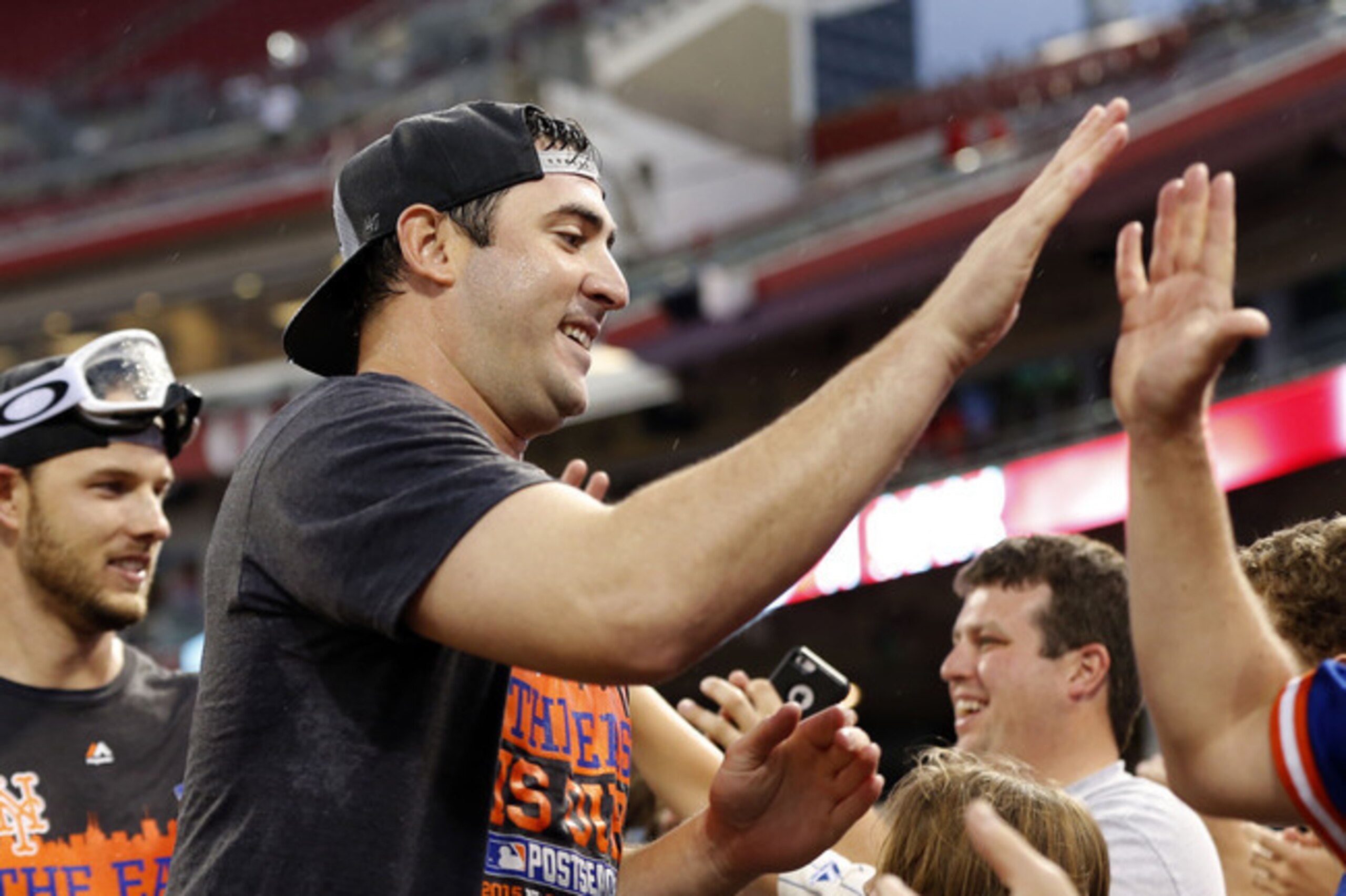 Harvey pitched 6.2 strong innings in the Mets' NL East clincher.