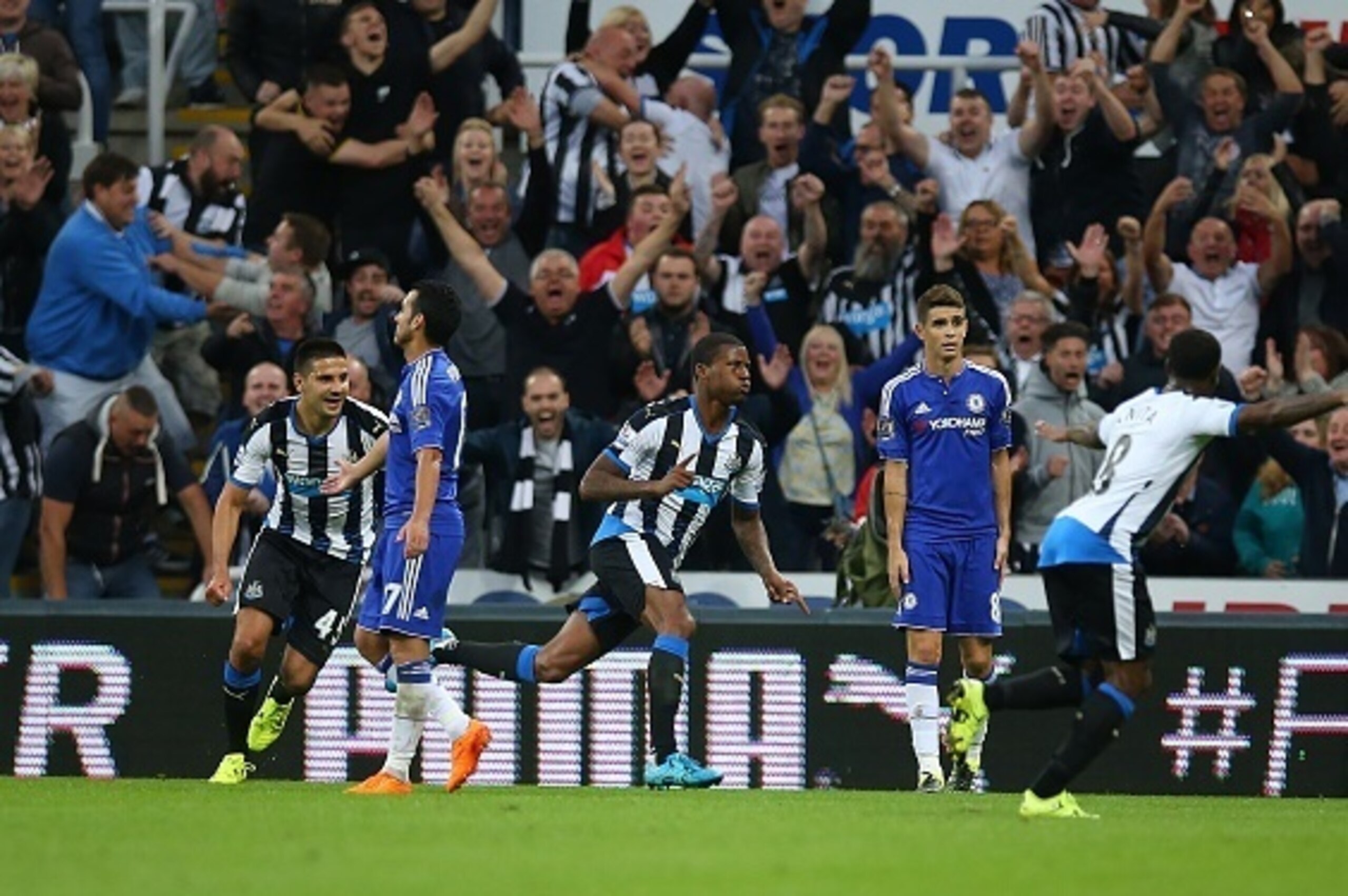Newcastle United's Dutch midfielder Georginio Wijnaldum (3rd L) celebrates after scoring their second goal during the English Premier League football match between Newcastle United and Chelsea at St James' Park in Newcastle-upon-Tyne, north east England, 