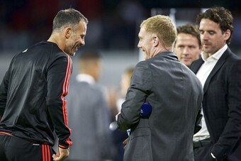 (L-R) assistant trainer Ryan Giggs of Manchester United, Paul Scholes, Michael Owen,  Owen Hargreaves, during the UEFA Champions League group B match between PSV Eindhoven and Manchester United on September 15, 2015 at the Philips stadium in Eindhoven, Th