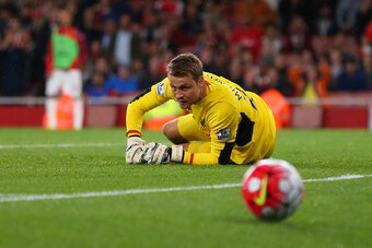 LONDON, ENGLAND - AUGUST 24:  Liverpool goalkeeper Simon Mignolet during the Barclays Premier League match between Arsenal and Liverpool at the Emirates Stadium on August 24, 2015 in London, United Kingdom.  (Photo by Catherine Ivill - AMA/Getty Images)